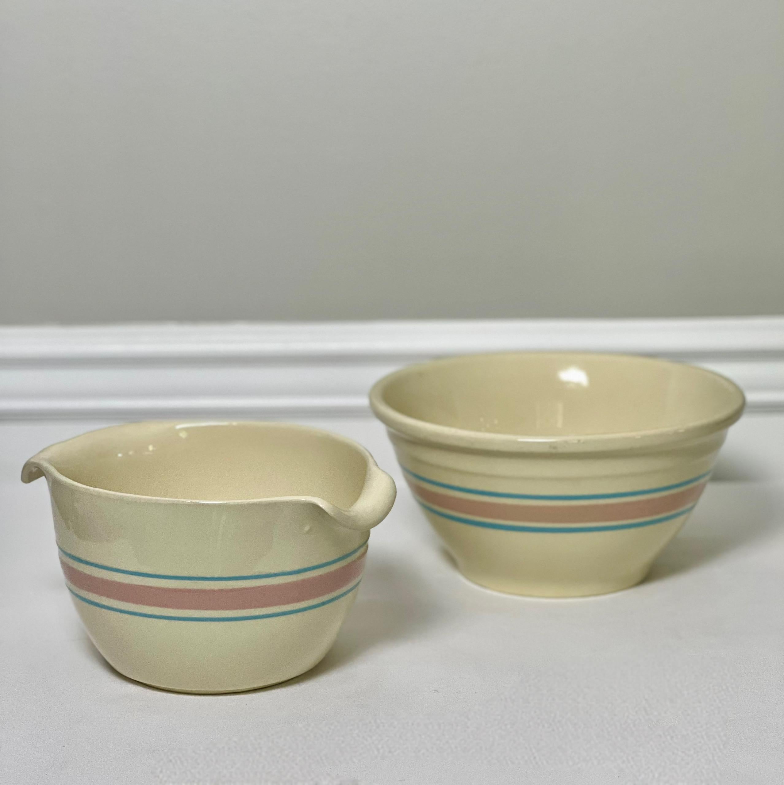 Bols mixtes roses et bleus vintage de McCoy Pottery, lot de 2 en vente 10