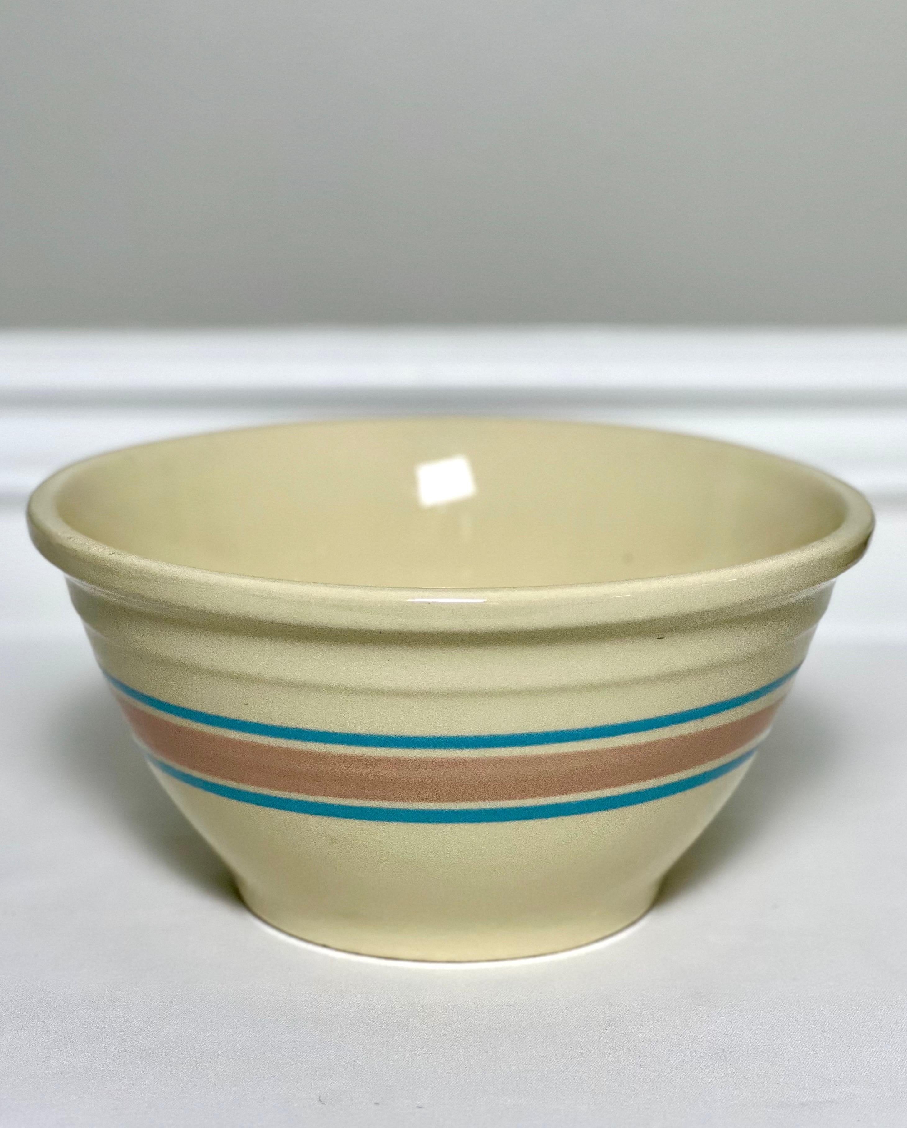 Country Bols mixtes roses et bleus vintage de McCoy Pottery, lot de 2 en vente