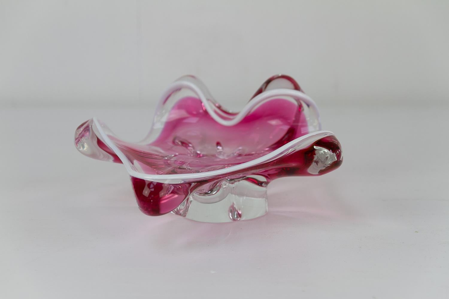 Vintage Pink Art Glass Bowl by Josef Hospodka, 1960s. For Sale 2