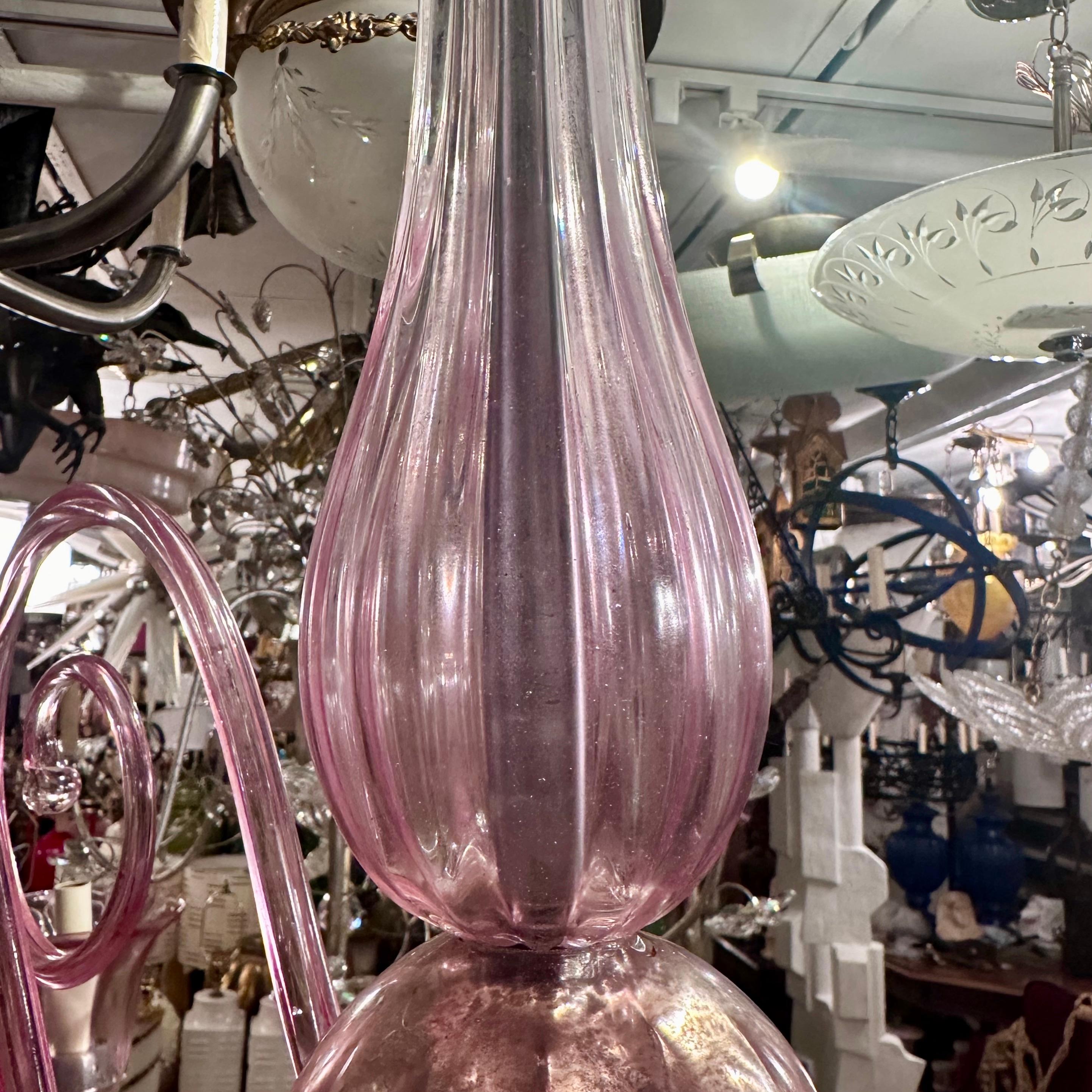 italien Lustre vintage en verre soufflé rose en vente
