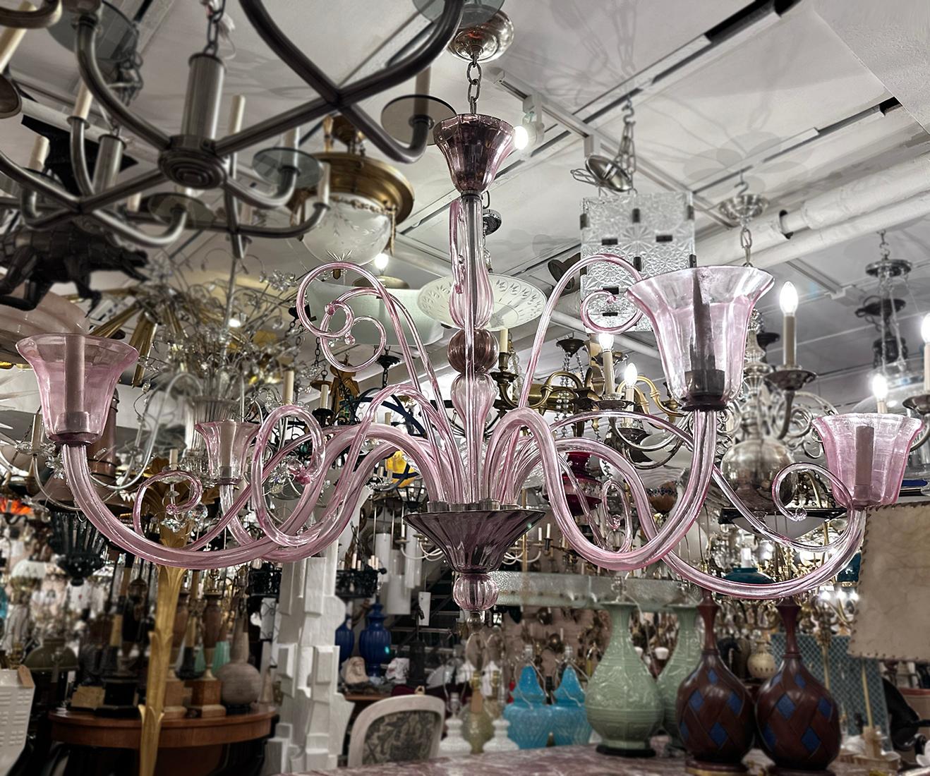 Lustre vintage en verre soufflé rose en vente 3