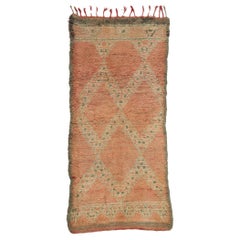 Marokkanischer Boujad-Teppich in Rosa, Bohemian Chic Meets Tribal Allure, Vintage