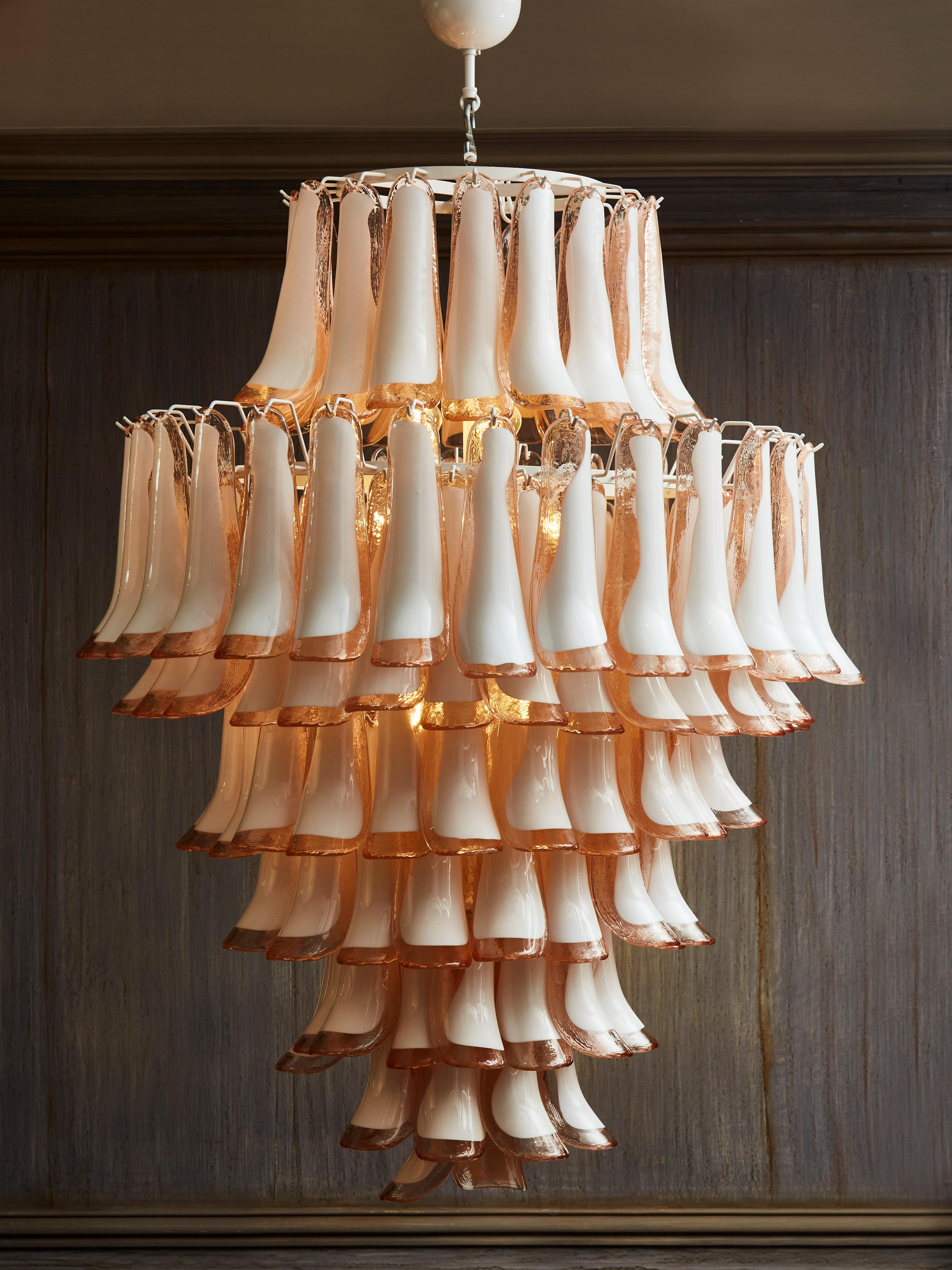 Exceptional chandelier in pink and white Murano glasses.
The structure has been made for the glasses which are vintage, from the 1970s.
Italy.
