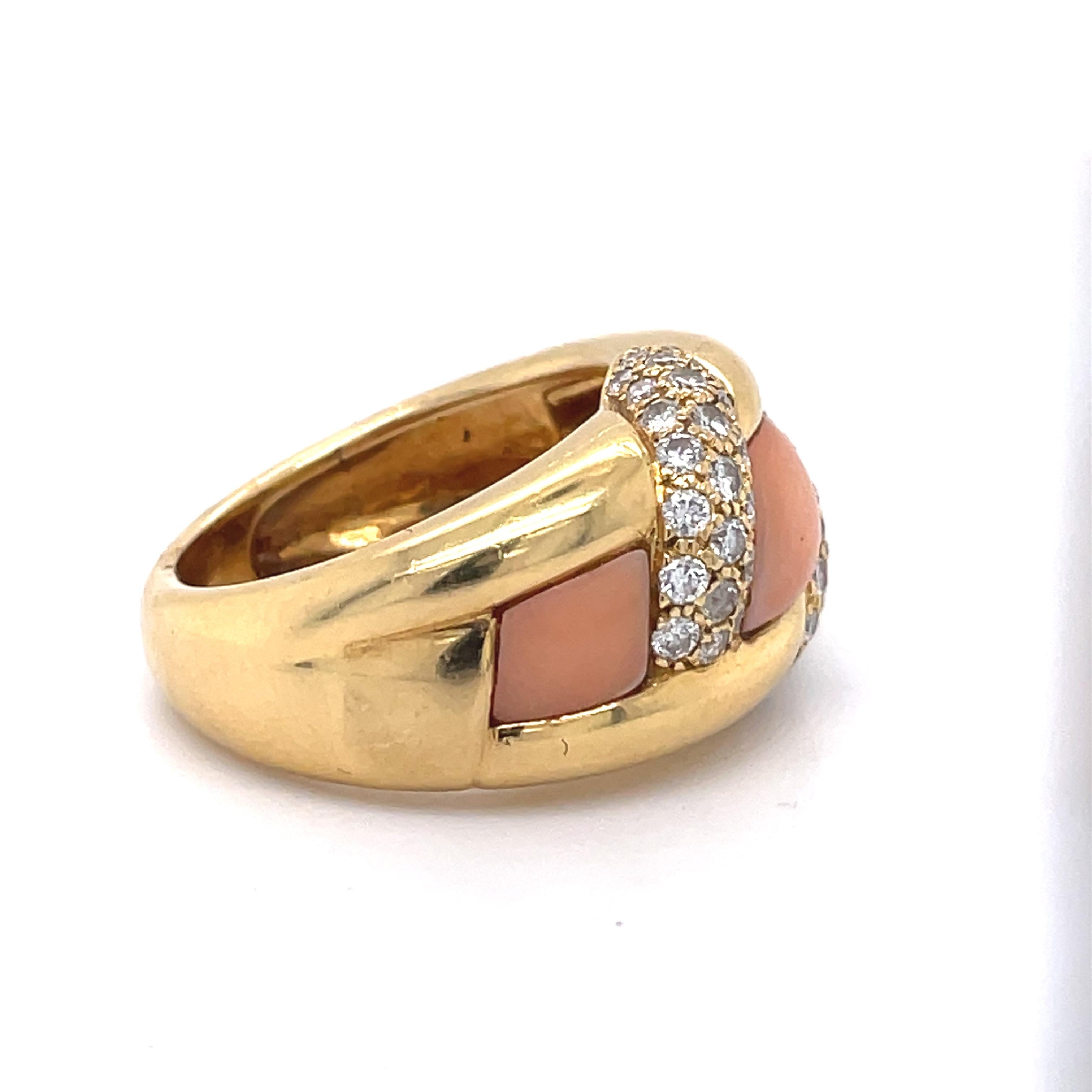 Round Cut Vintage Pink Coral Ring - 18K yellow gold, 0.5CT Diamonds, Cocktail ring For Sale