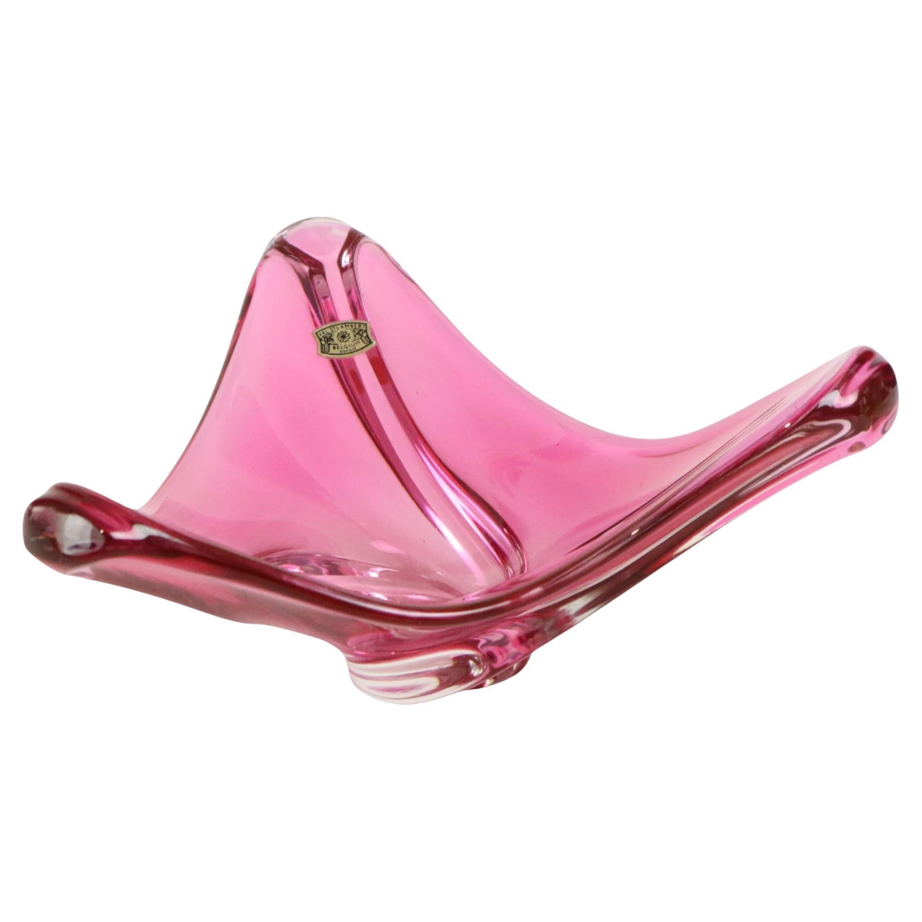 Magnifique coupe en cristal violet ou rose, coupe à fruits ou vide poche par Val Saint Lambert, début des années 60, Belgique, marqué avec l'autocollant du fabricant.

Val-Saint-Lambert est une cristallerie située dans la ville belge de Seraing, au