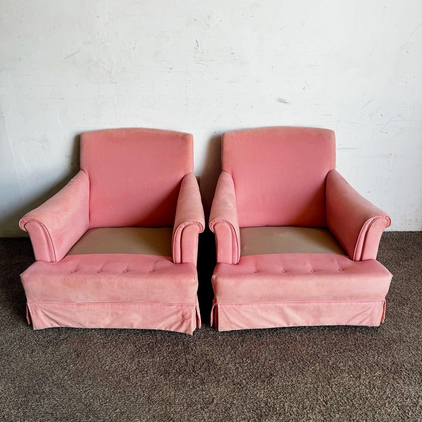 Übergroße Vintage-Loungesessel aus rosa Stoff in Übergröße - ein Paar im Zustand „Gut“ im Angebot in Delray Beach, FL