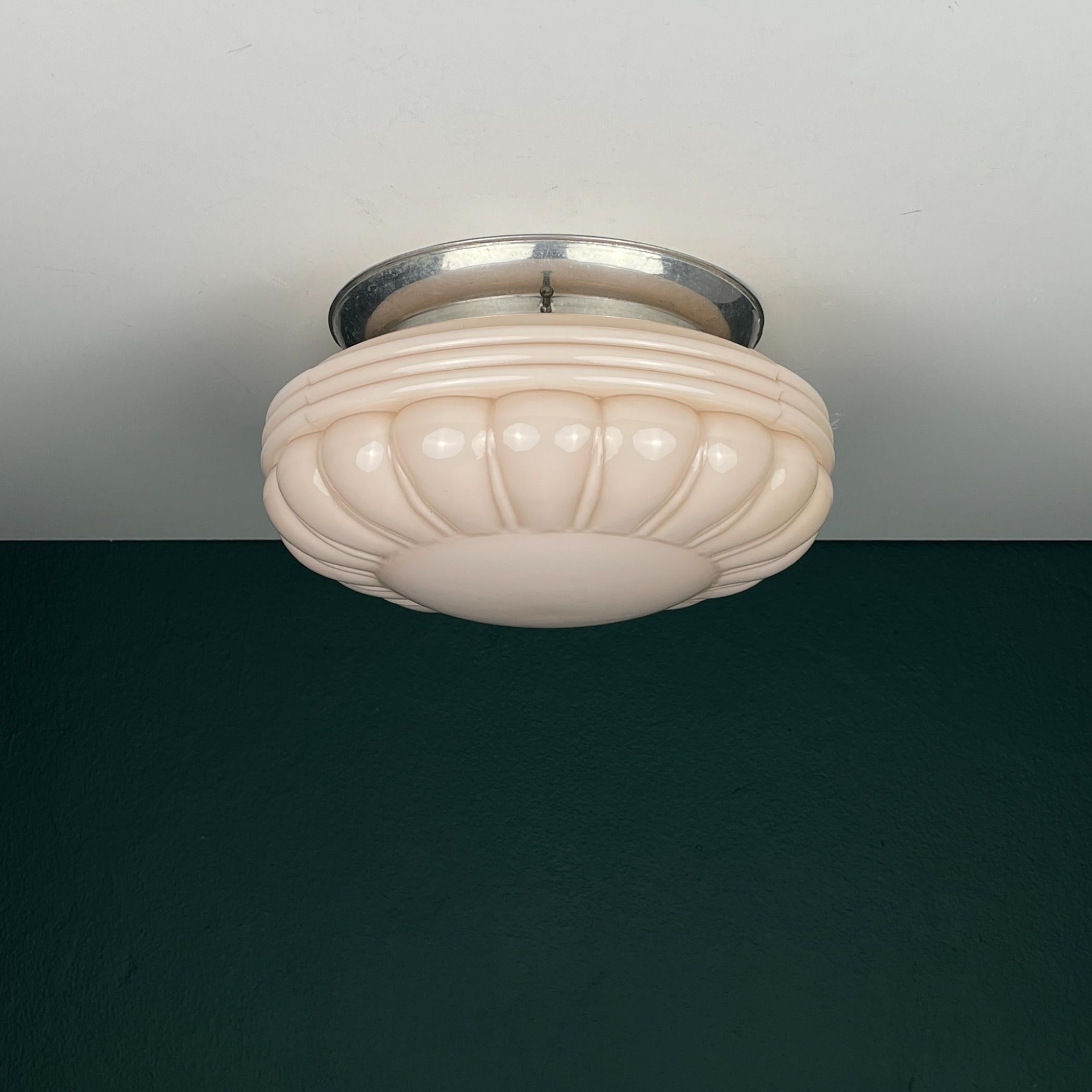 Italiano Lampada da soffitto in vetro rosa d'epoca, Italia anni '50 in vendita