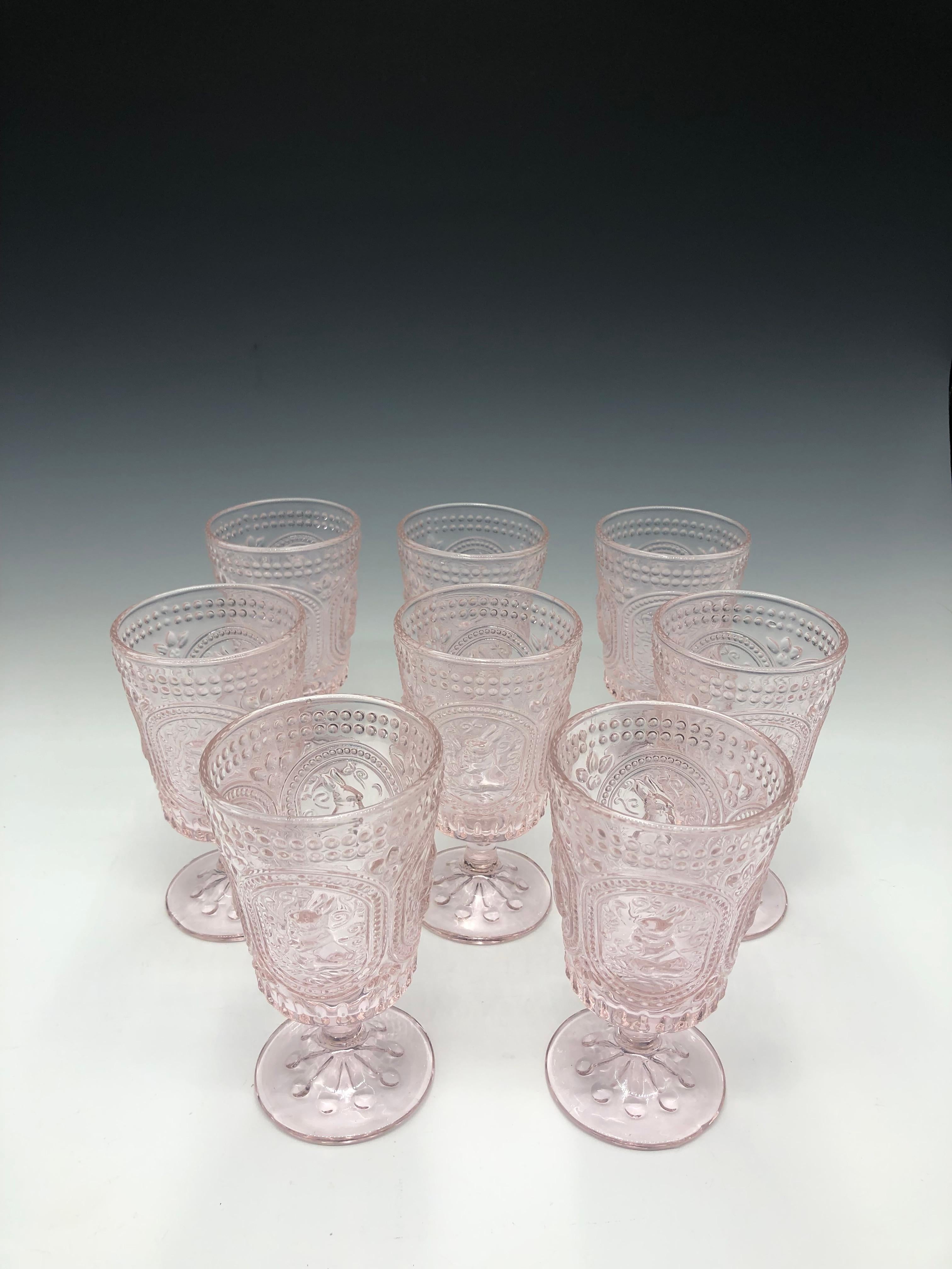 Juego de 8 copas de agua o vino con pedestal de vidrio vintage rosa Hobnail Bunny en Excelente estado para la venta en East Quogue, NY