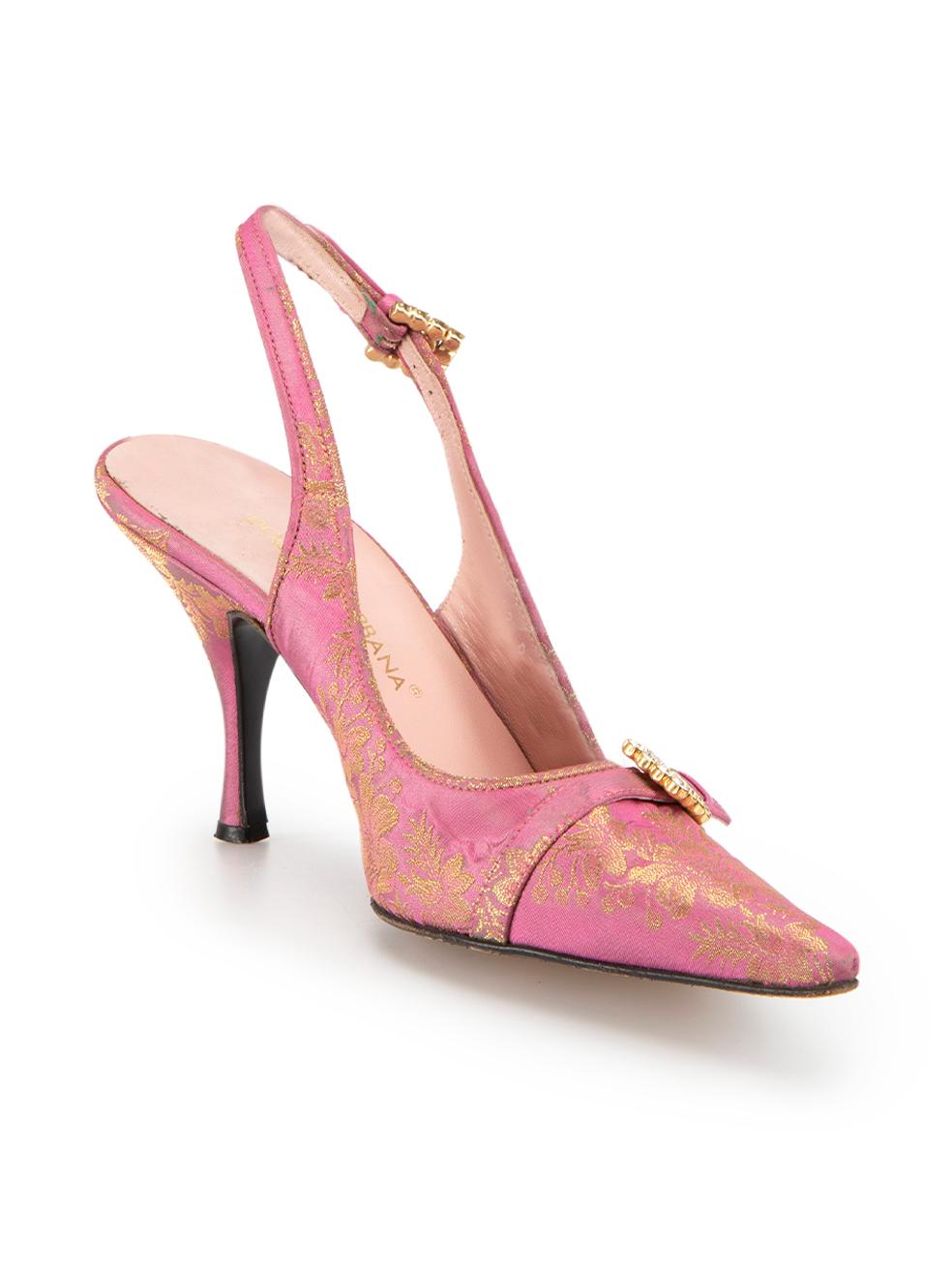 CONDITION is Good. General wear to shoes is evident. Small marks, moderate signs of creasing and scuffing found throughout the upper and on the sole of this used Dolce & Gabbana designer resale item.



Details


Vintage

Pink

Cloth

Mid