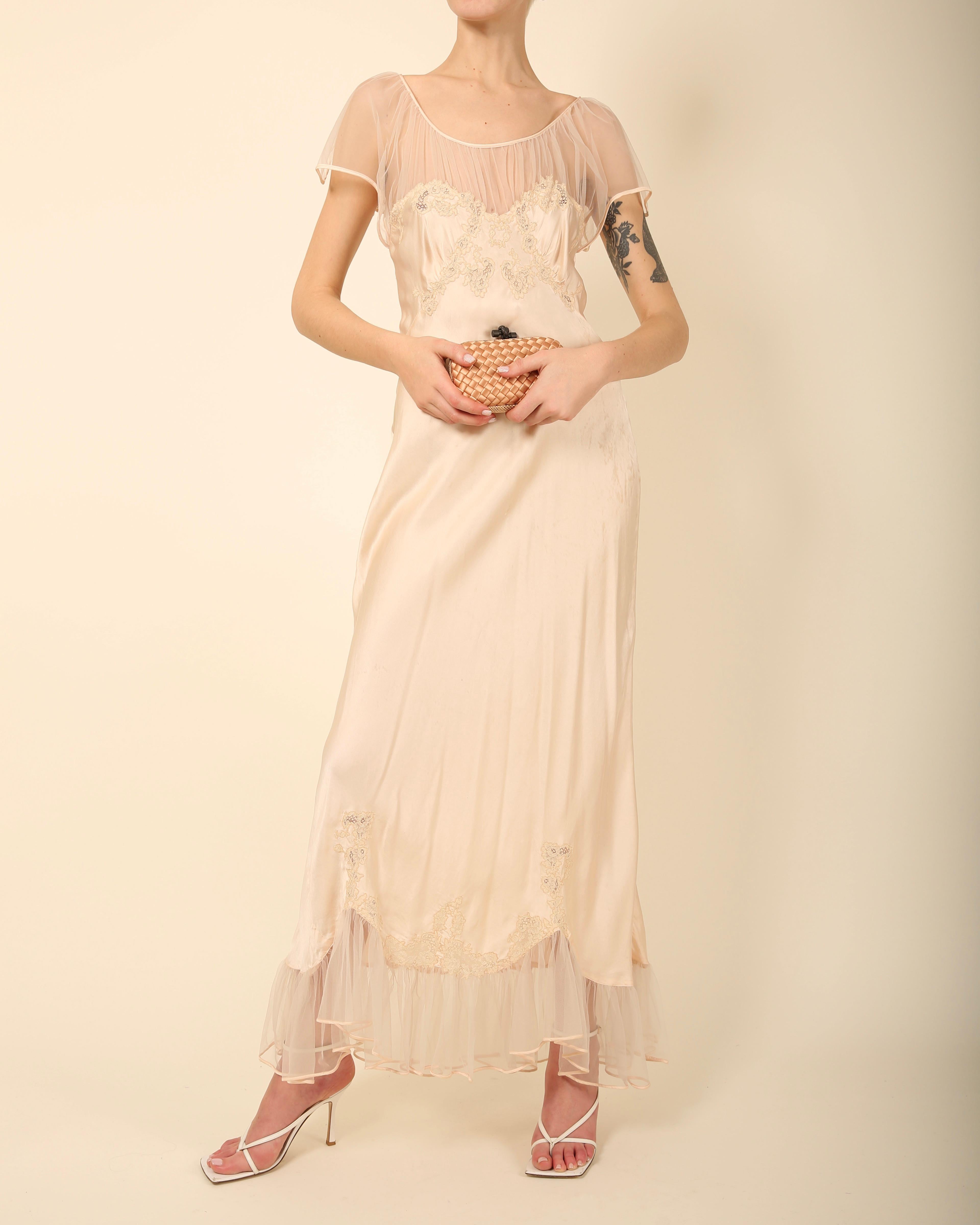 Vintage pink lace floral sheer silk ruffle nightgown robe bias maxi slip dress In Fair Condition In Paris, FR