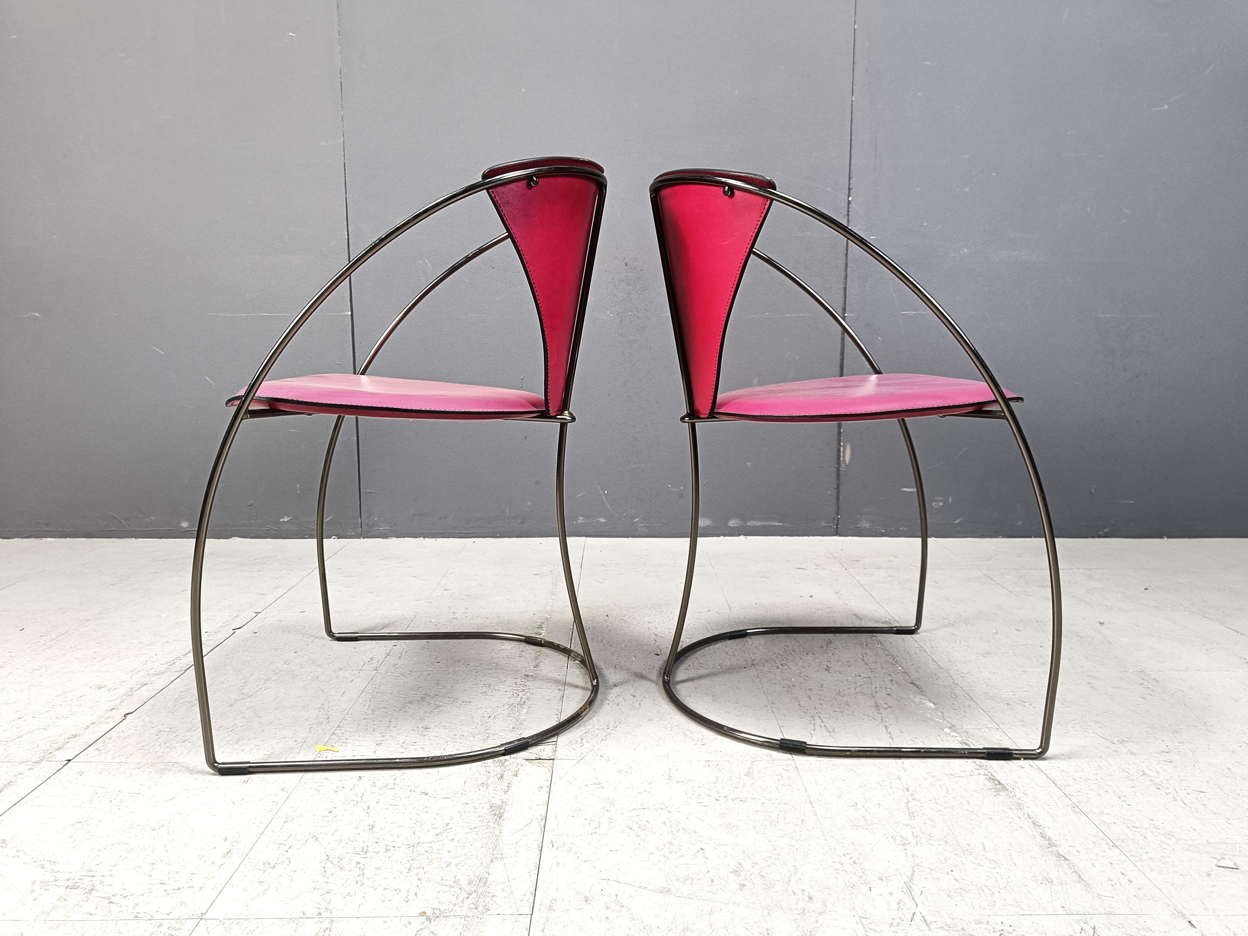 Sedie da pranzo vintage 'linda' in pelle rosa e metallo di Arrben Italia.

Colore rosa sgargiante.

Buone condizioni.

anni '80 - Italia

Dimensioni:
Altezza: 75 cm
Altezza della seduta: 45 cm
Larghezza: 50 cm
Profondità: 50 cm

Il prezzo si