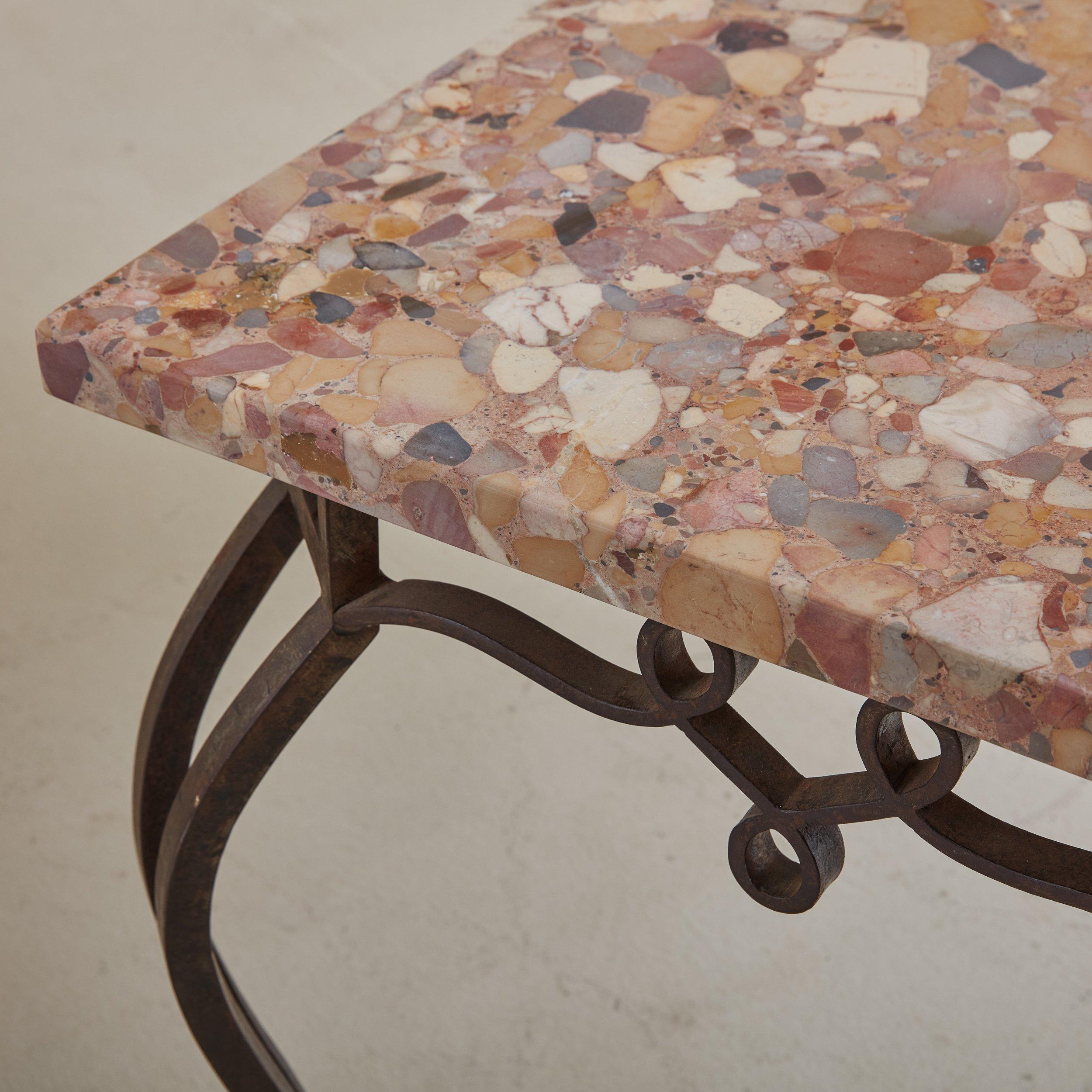Table basse vintage en marbre rose et base en fer forgé à la main, Italie en vente 1
