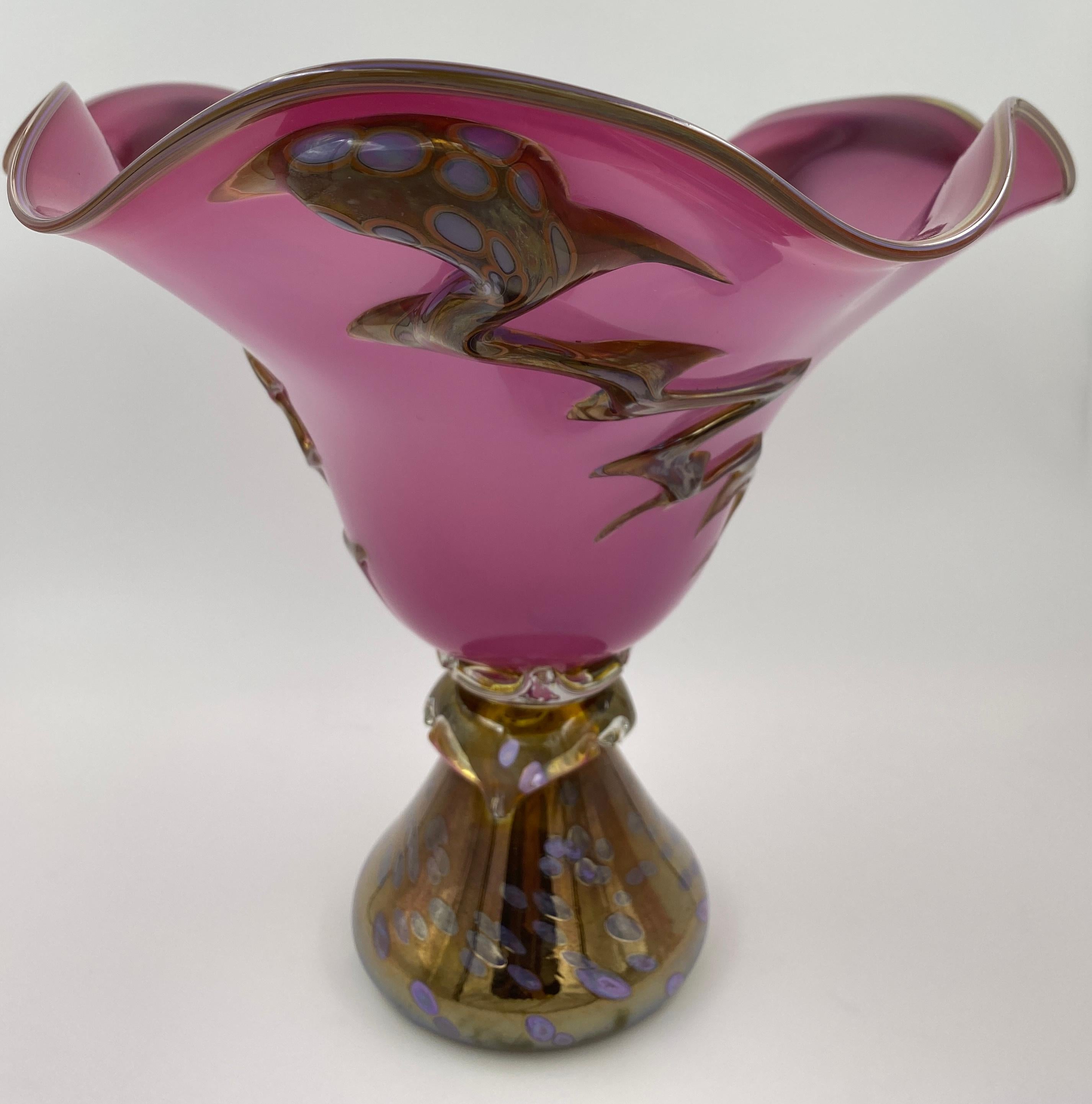 Centre de table vintage en verre d'art de Murano rose avec finitions dorées en verre soufflé en vente 1