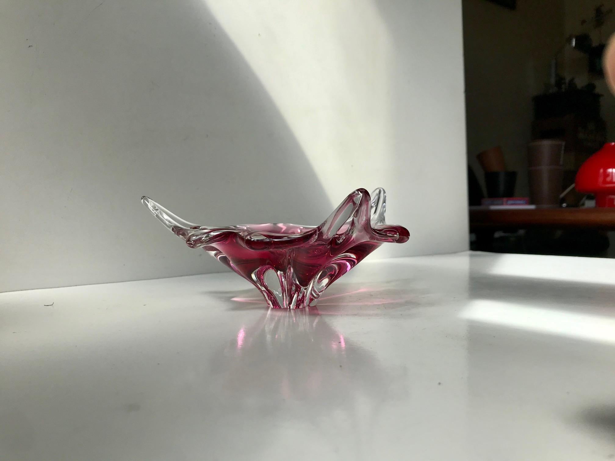 Hand blown organically shaped art glass dish or bowl in cased pink and clear hand blown glass. Designed and manufactured at Seguso in Murano Italy, circa 1950s-1960s.