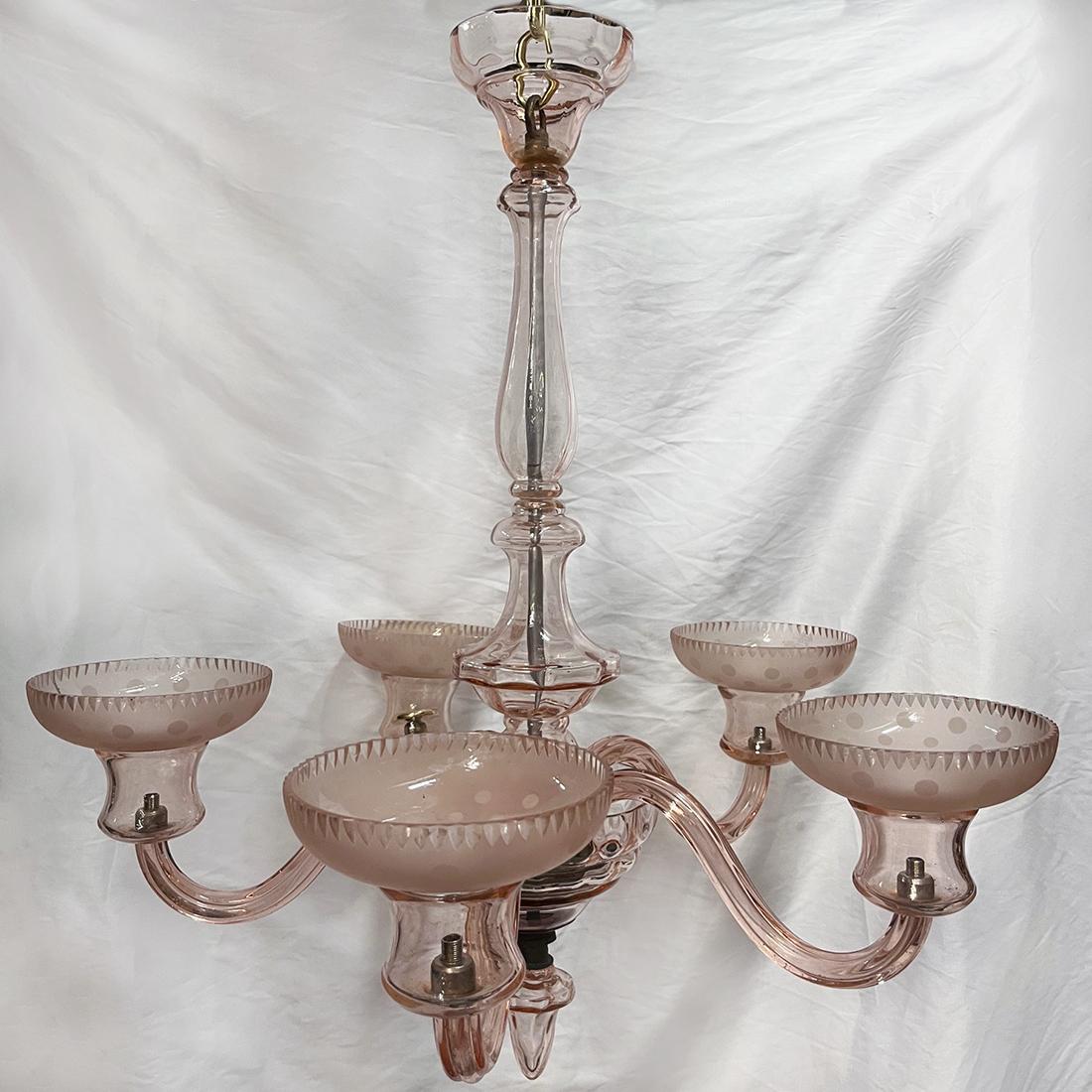 Italiano Lampadario vintage rosa di Murano in vendita