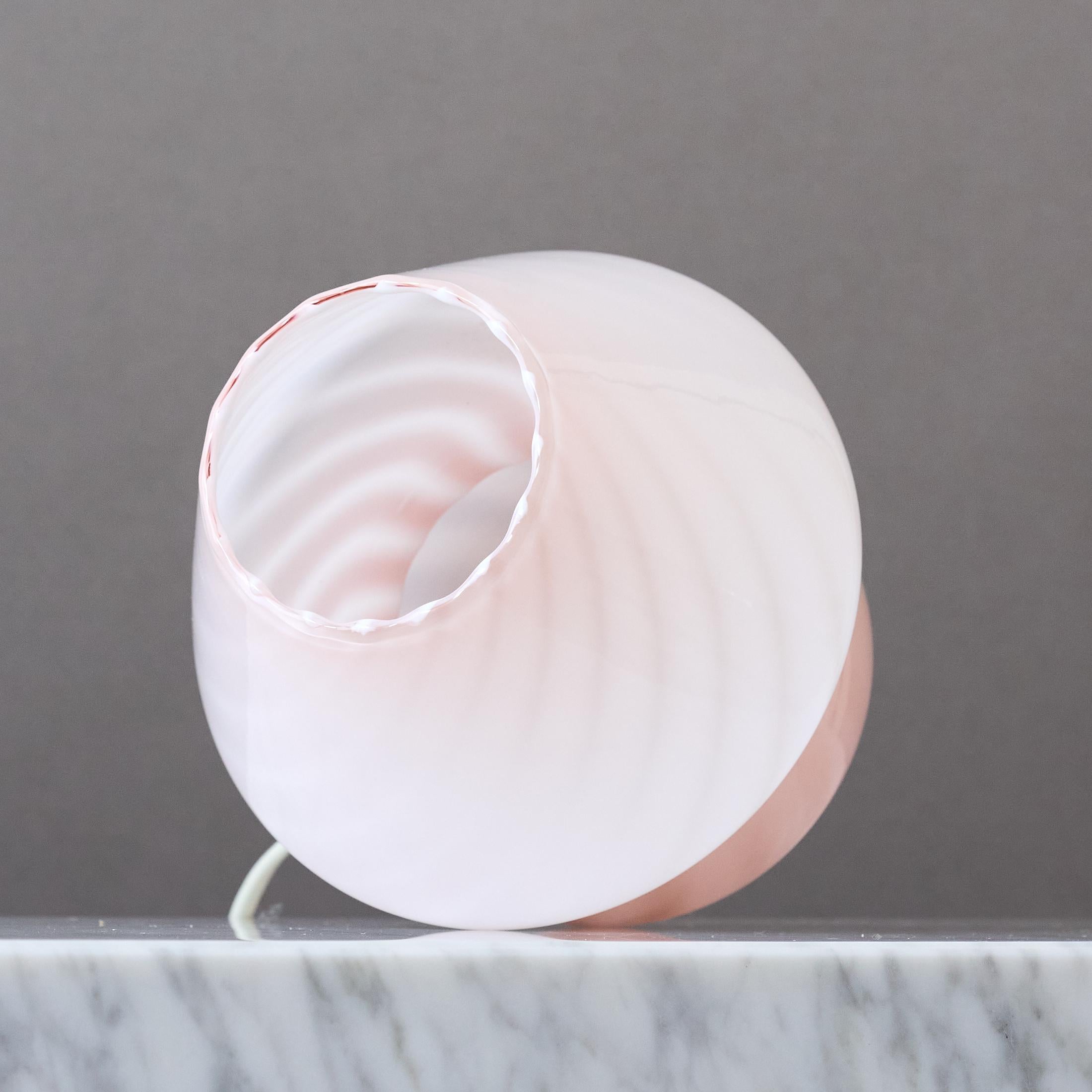 Lámpara de sobremesa vintage de cristal rosa de Murano en forma de seta, Italia, años 70 Italiano en venta
