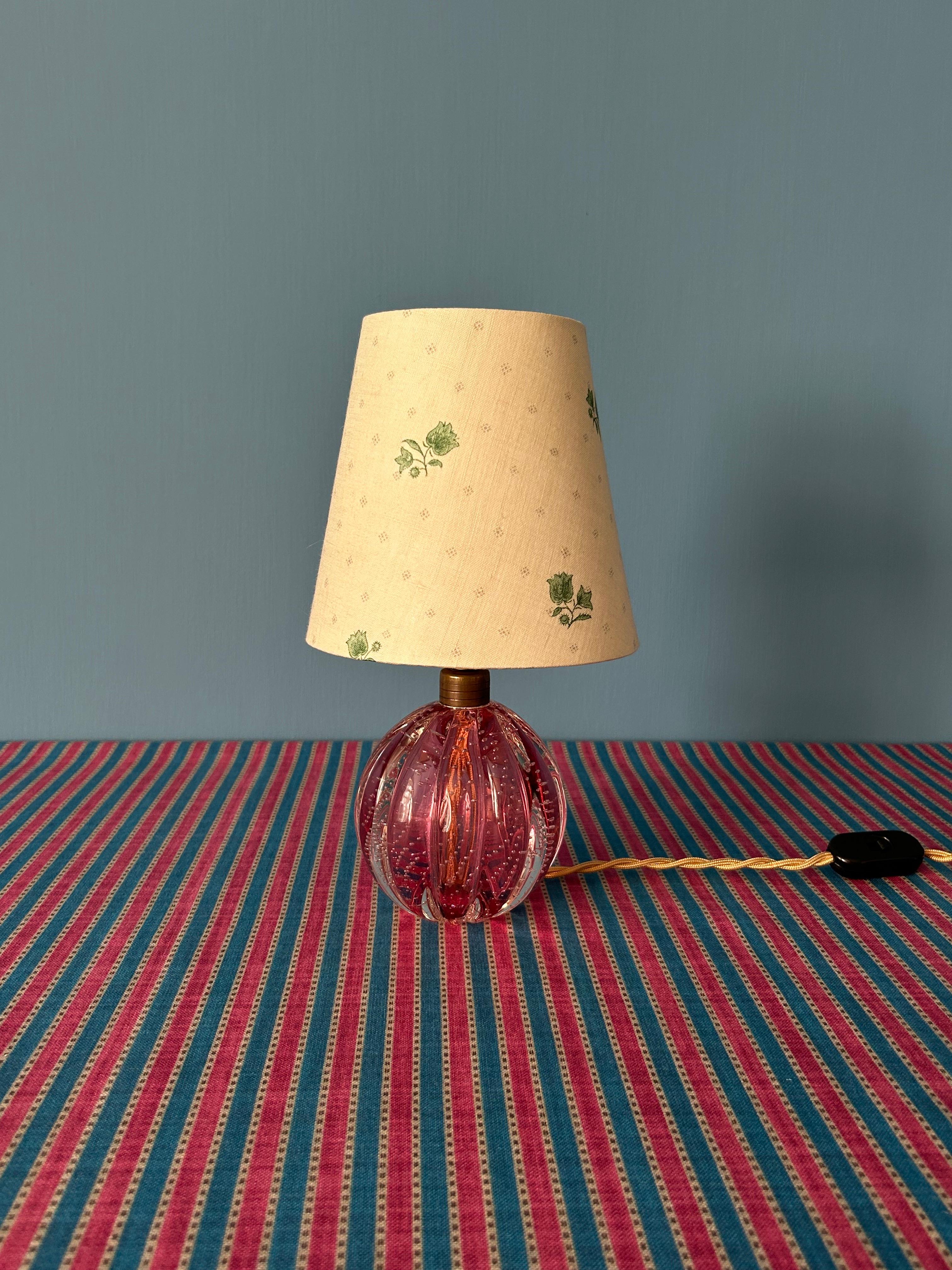 Vintage Pink Murano Table Lamp with Customized Green Floral Shade, Italy, 1950s In Good Condition For Sale In Copenhagen K, DK