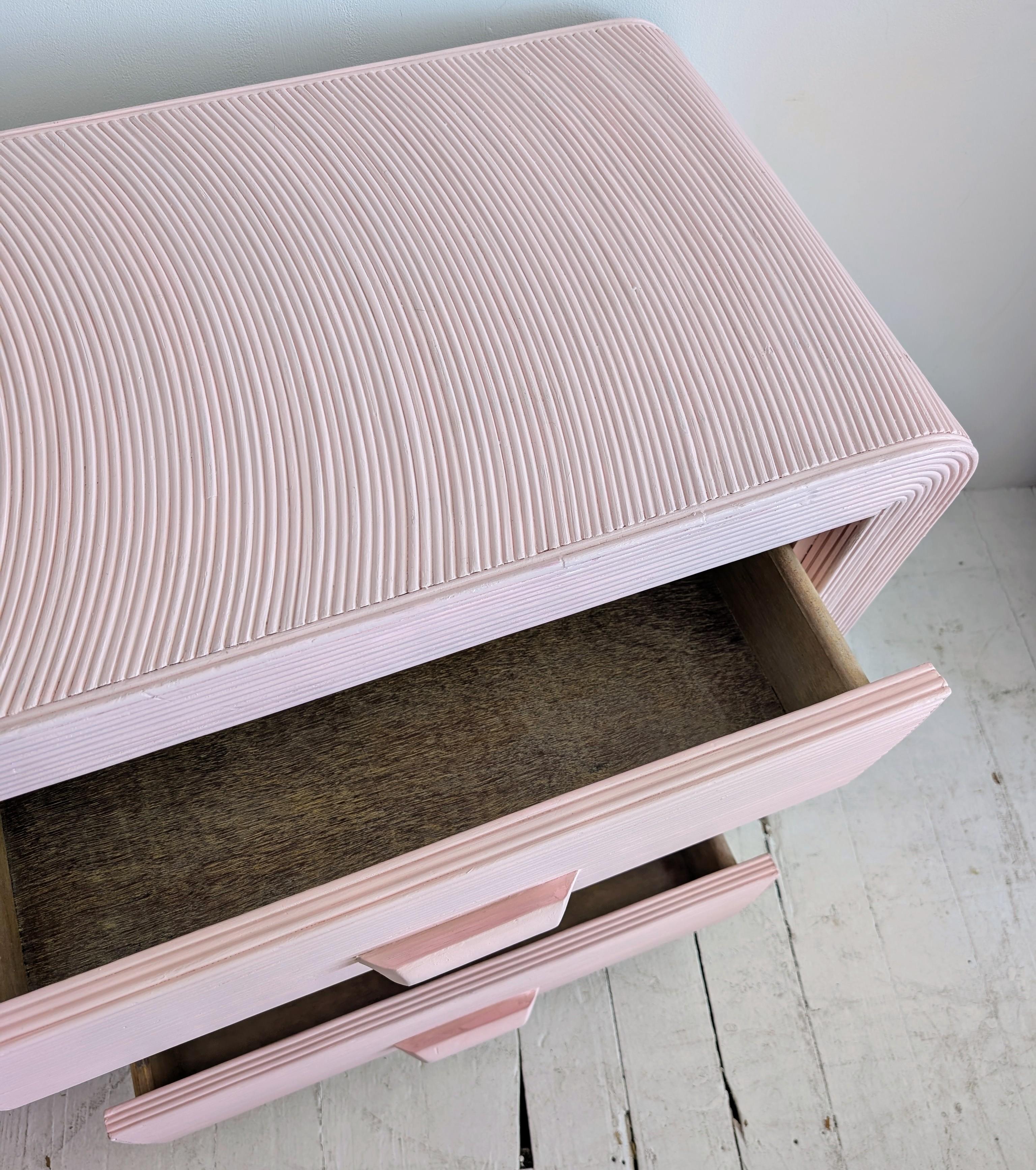 Vintage-Kommode/Sideboard aus rosa Bleistift mit Schilfrohrgeflecht und Schubladen, USA 1970er Jahre im Angebot 8