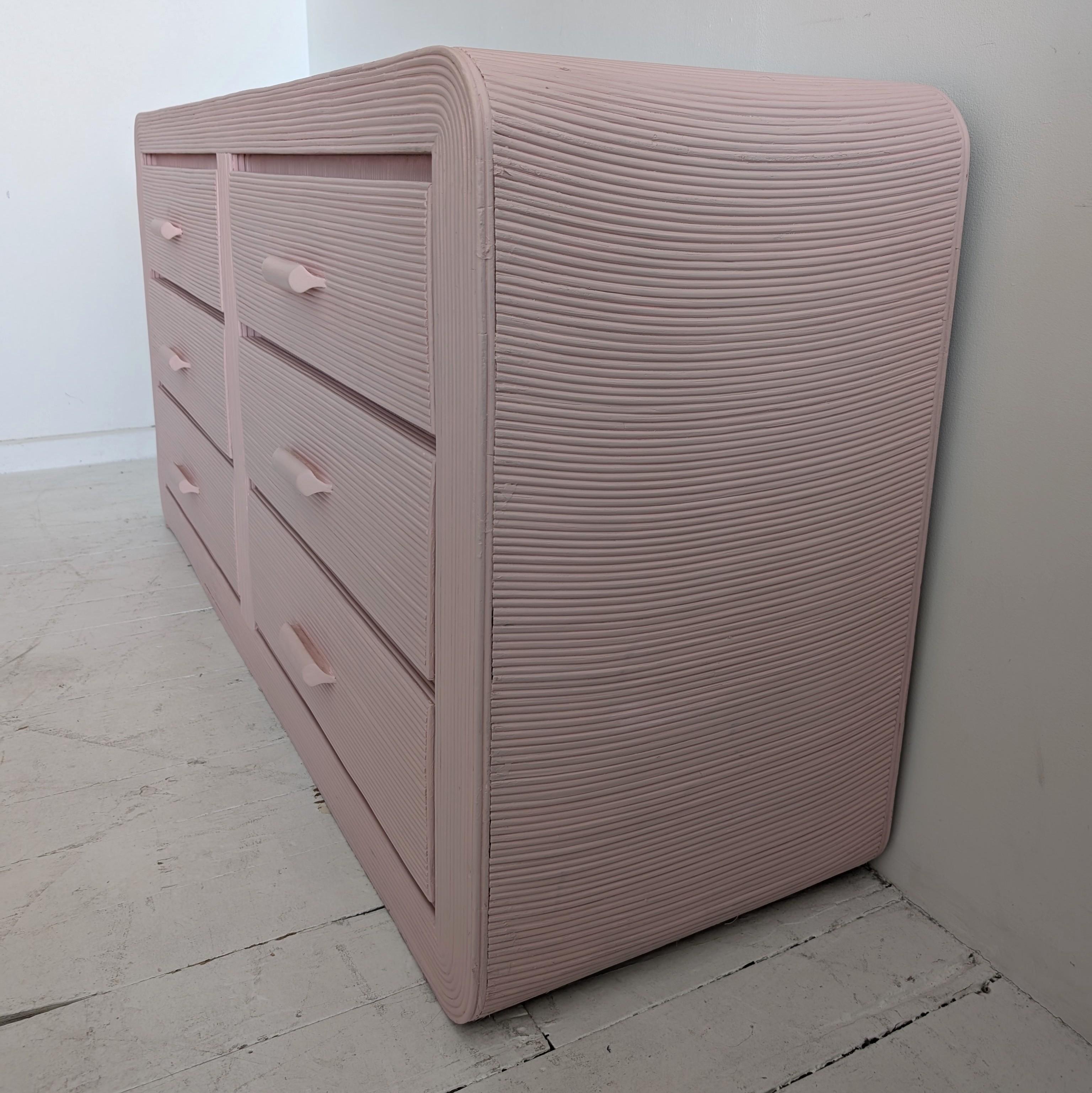 Vintage-Kommode/Sideboard aus rosa Bleistift mit Schilfrohrgeflecht und Schubladen, USA 1970er Jahre im Angebot 2