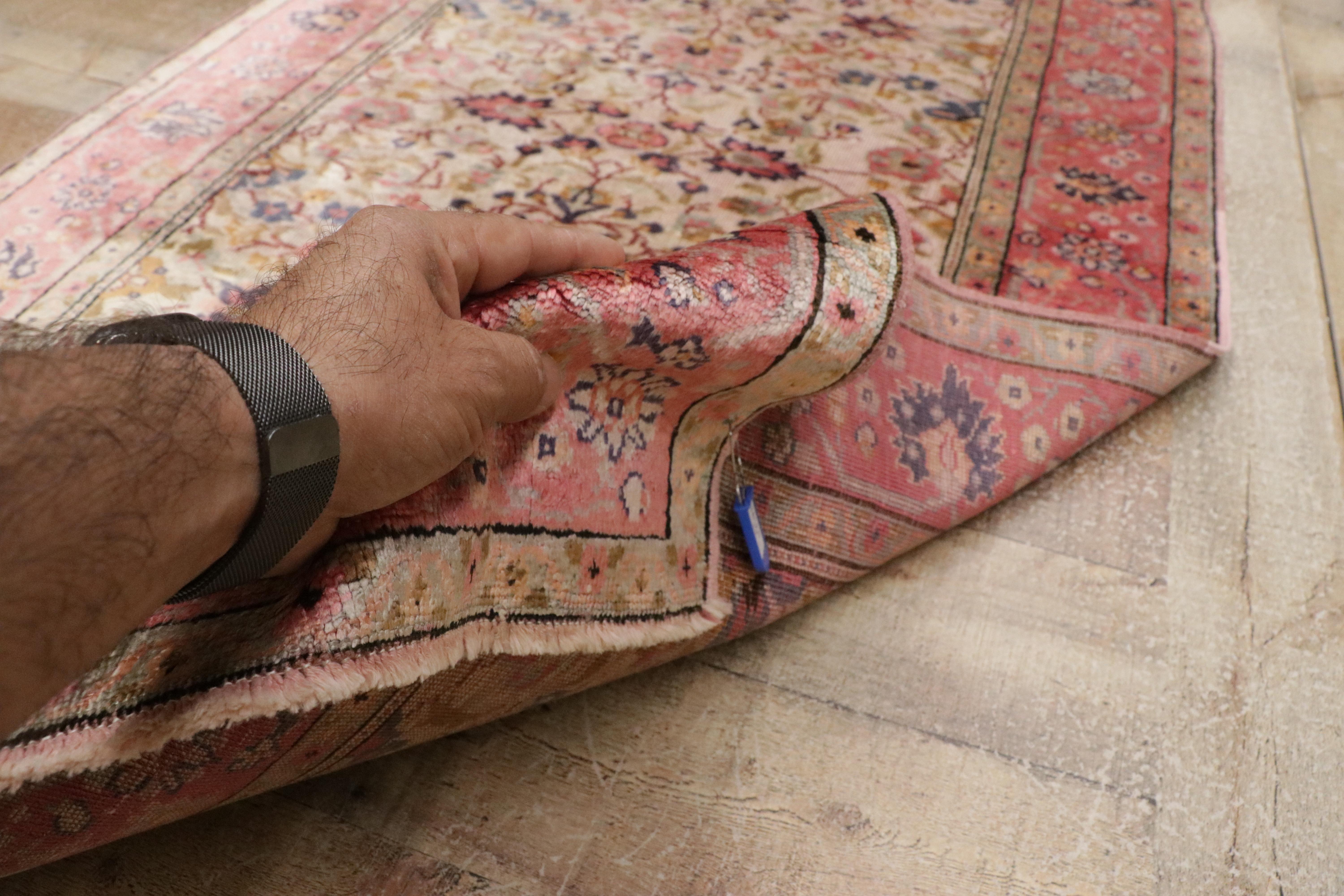 Rosafarbener persischer Souf-Seiden-Kashan-Teppich im Angebot 6