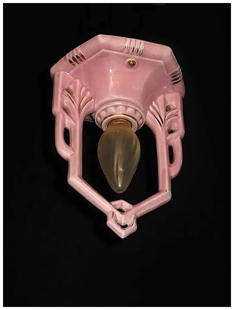 American Craftsman Plafoniera in porcellana rosa vintage per il bagno di polvere in vendita