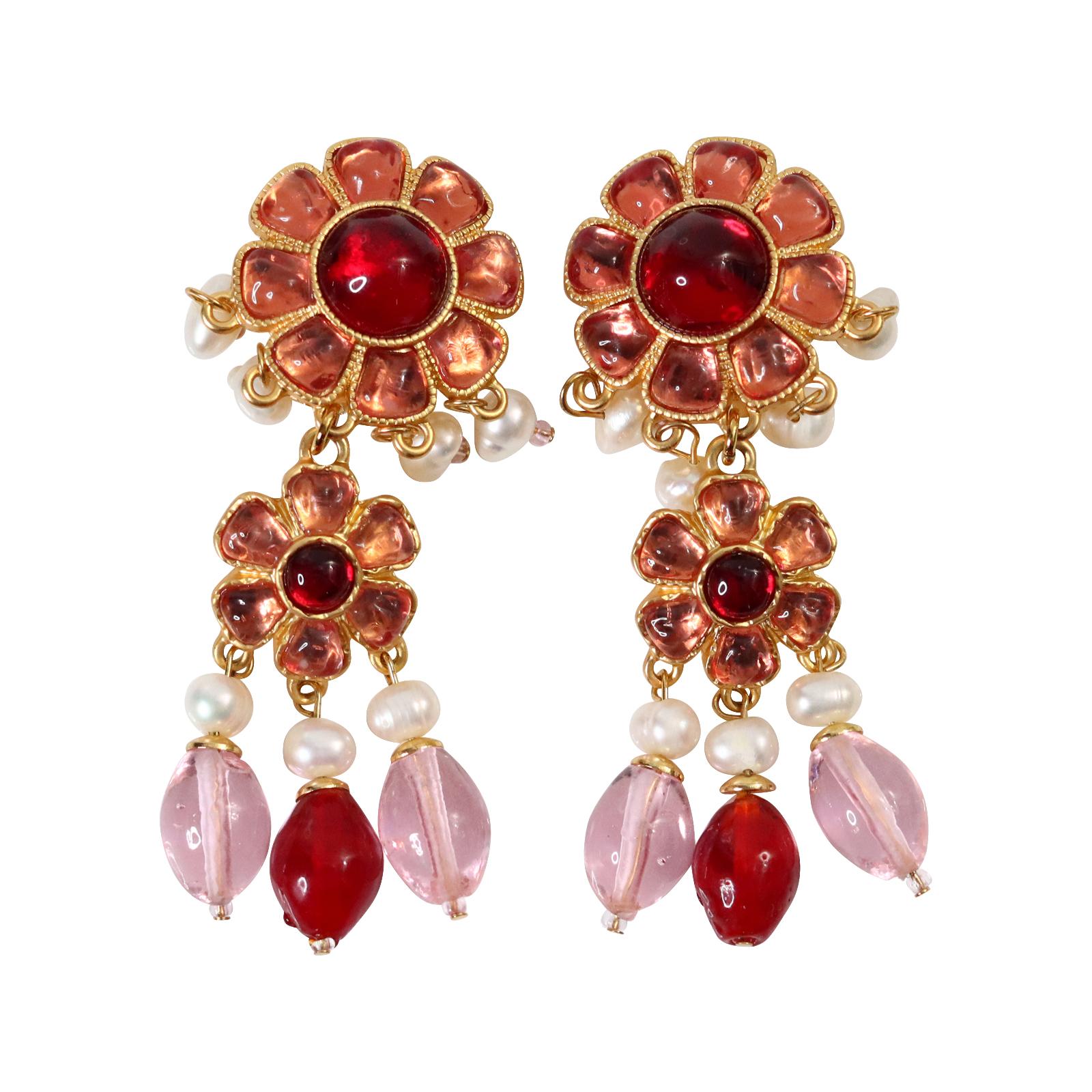  Vintage Rosa, Rojo y  Pendientes colgantes con flor de perla de imitación Circa años 90.  Estos pendientes están engastados en tono dorado y son de los más bonitos que tengo. Los colores, por supuesto, y la forma en que están hechos.  Son