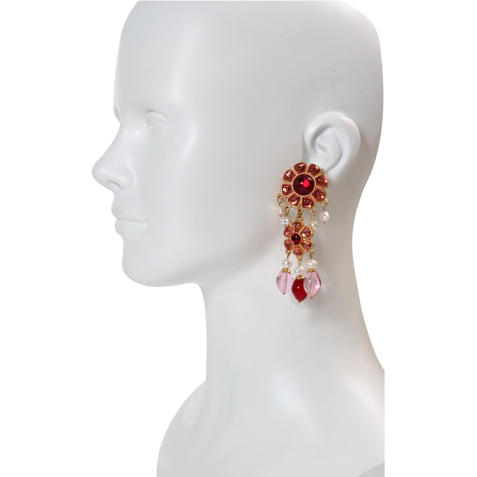 Vintage Rosa, Rojo y  Pendientes colgantes con flor de perla de imitación Circa años 90 Moderno en venta