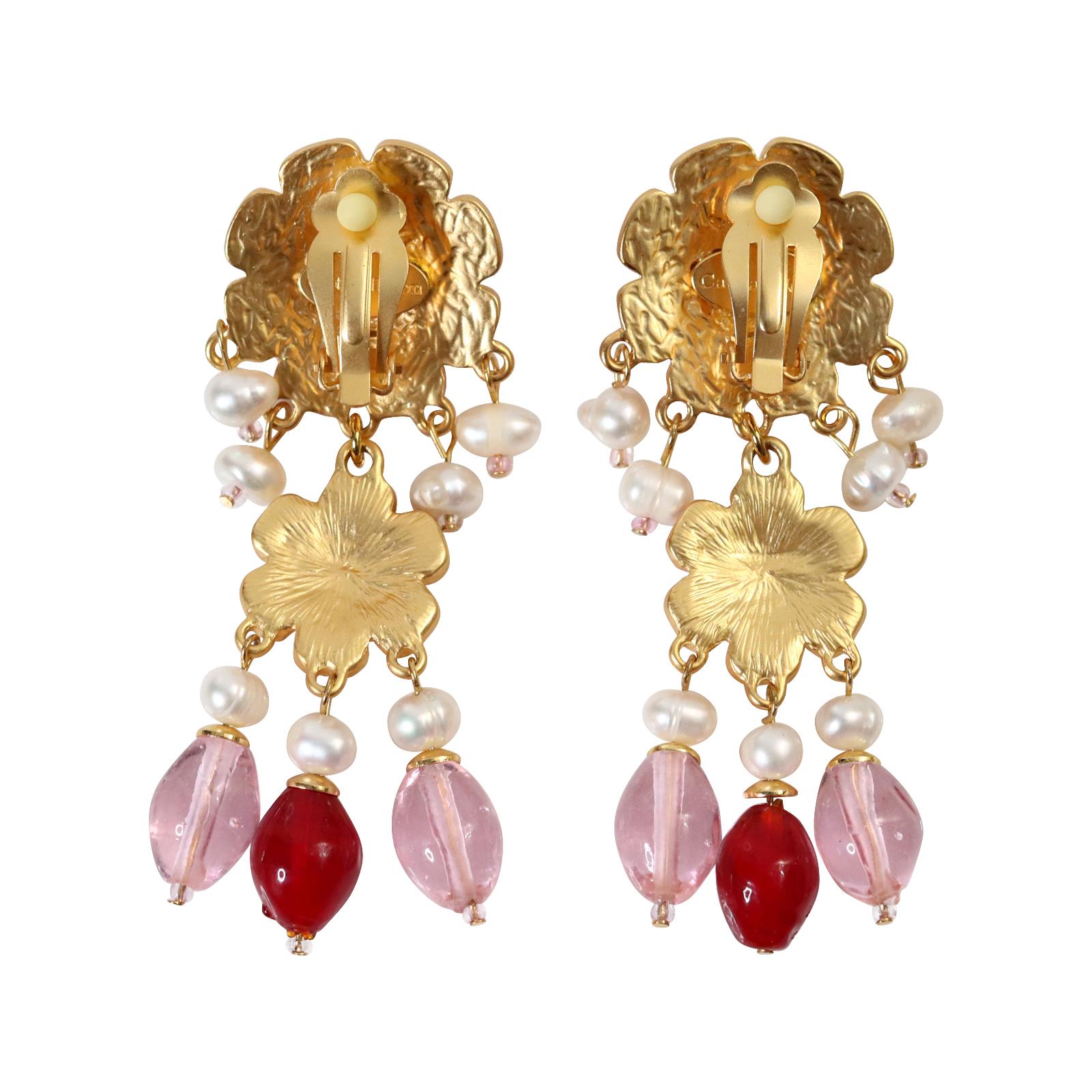 Vintage Rosa, Rojo y  Pendientes colgantes con flor de perla de imitación Circa años 90 en venta 3