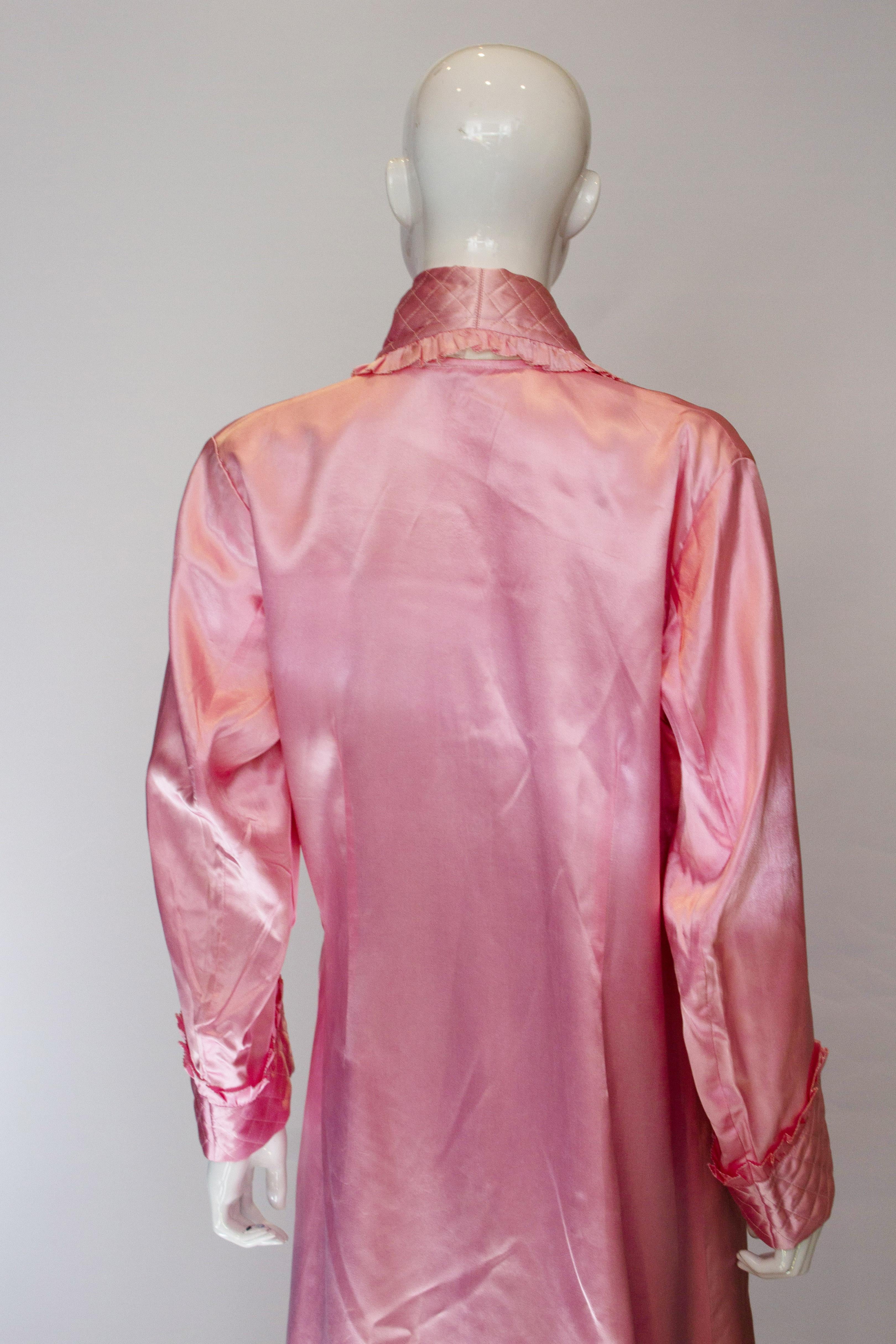 Vintage Rosa Vintage-Bademantel mit gestepptem Kragen und Taschen. (Braun) im Angebot