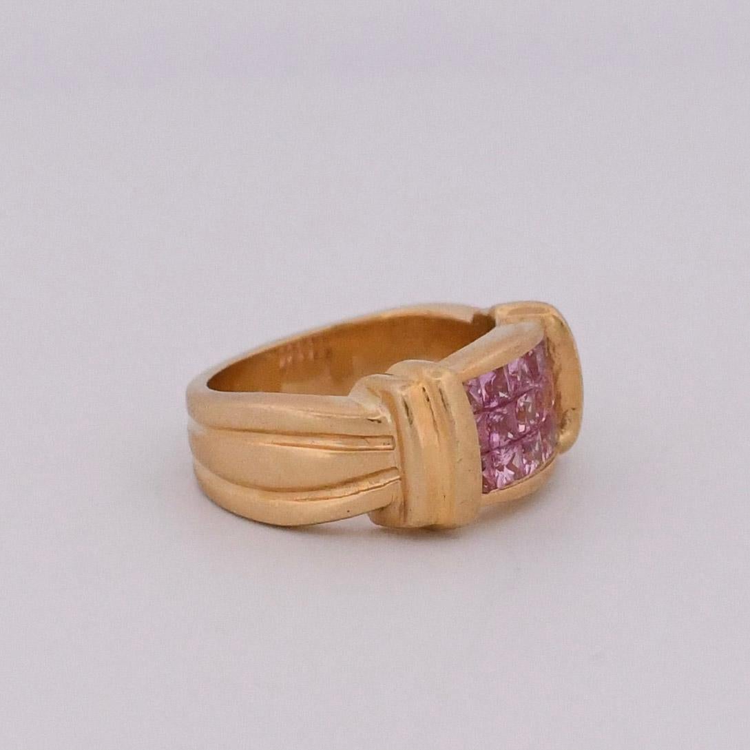 Vintage  Pink Sapphire 18K Yellow Gold Invisible Set Princess Cut Ring In Good Condition For Sale In Addison, TX