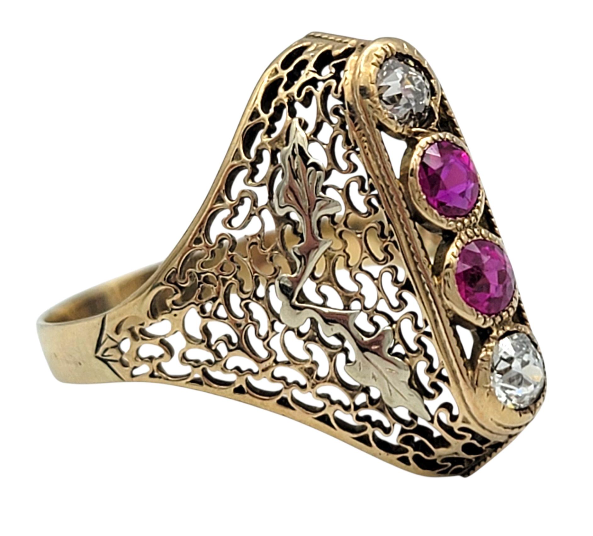 Anillo Navette Vintage de Zafiro Rosa y Diamante con Filigrana en Oro Amarillo de 14 Kilates en Bueno estado para la venta en Scottsdale, AZ
