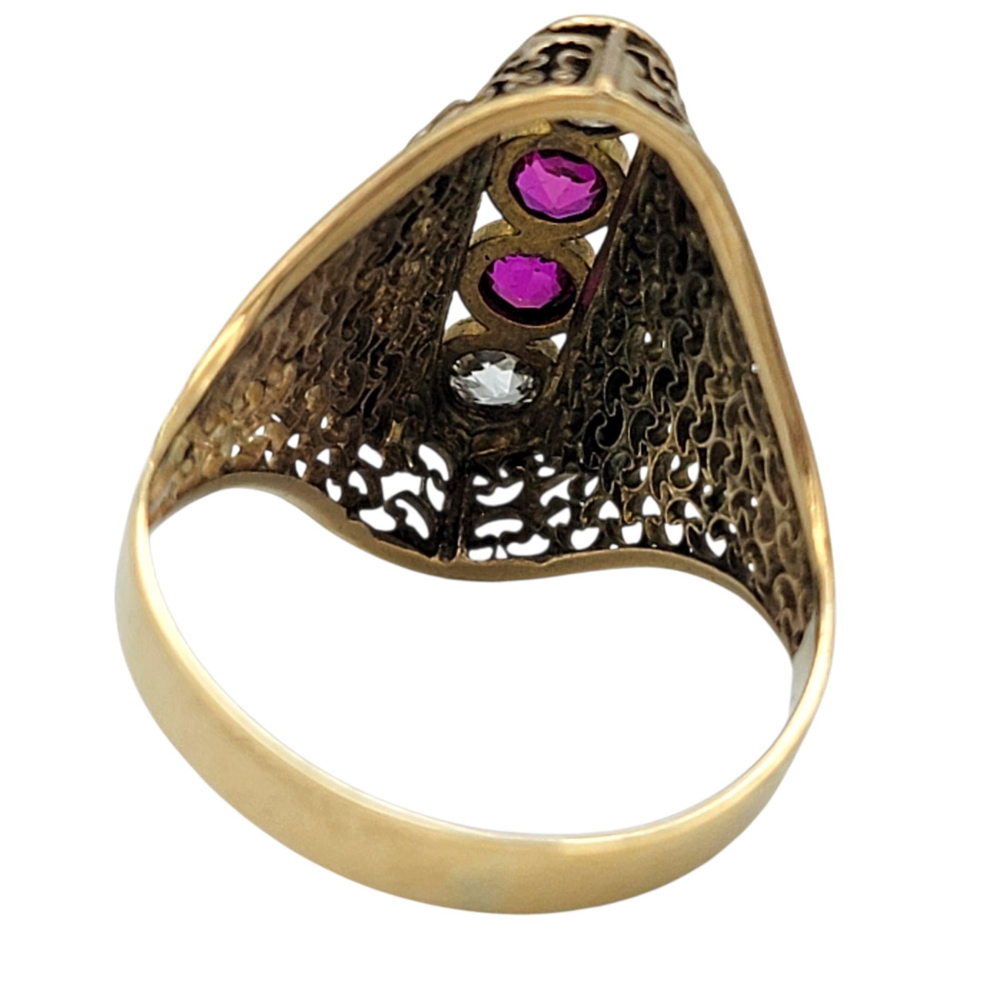Anillo Navette Vintage de Zafiro Rosa y Diamante con Filigrana en Oro Amarillo de 14 Kilates en venta 1