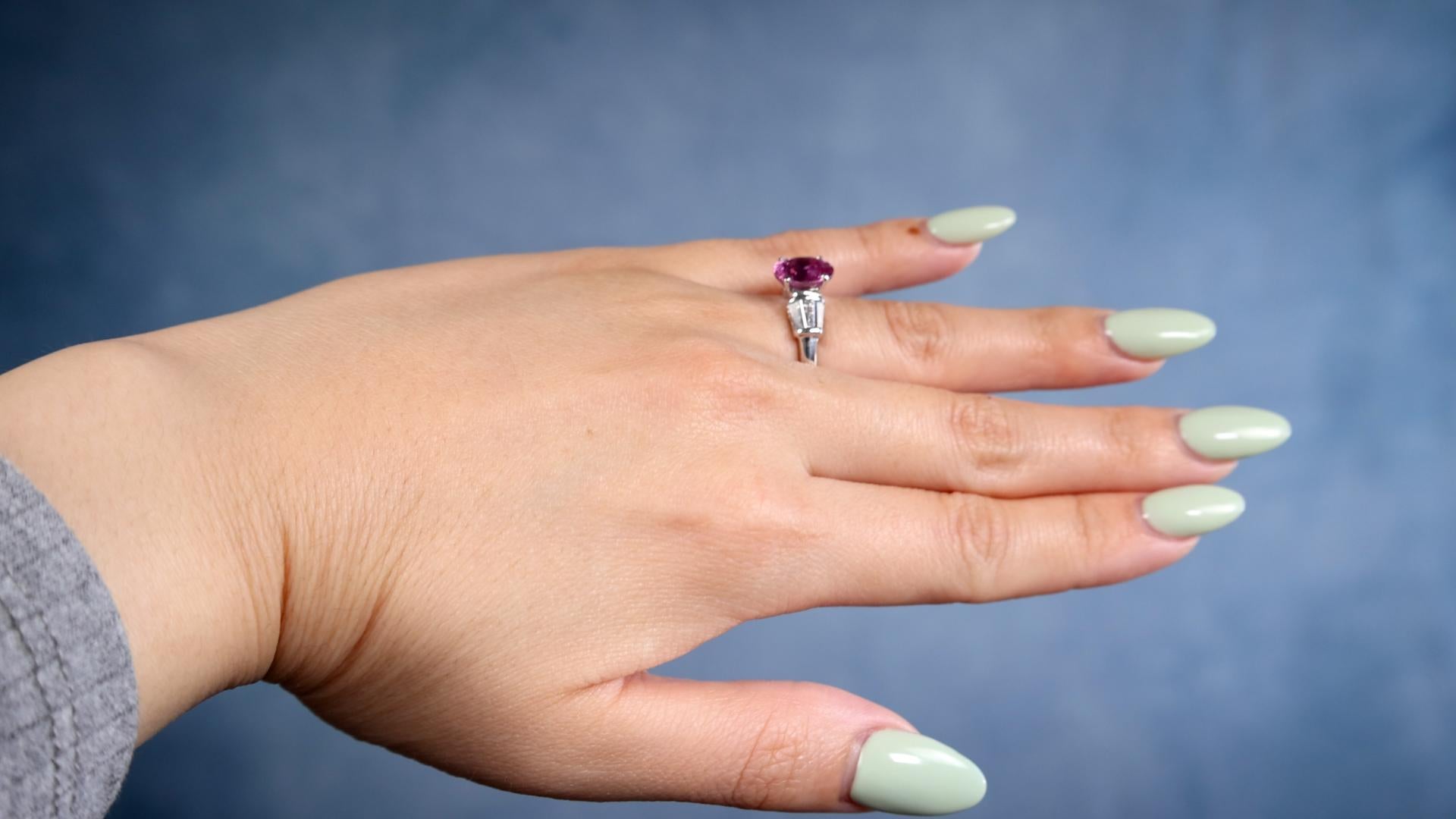18 Karat Weißgold Vintage Ring mit rosa Saphir und Diamant (Gemischter Schliff)