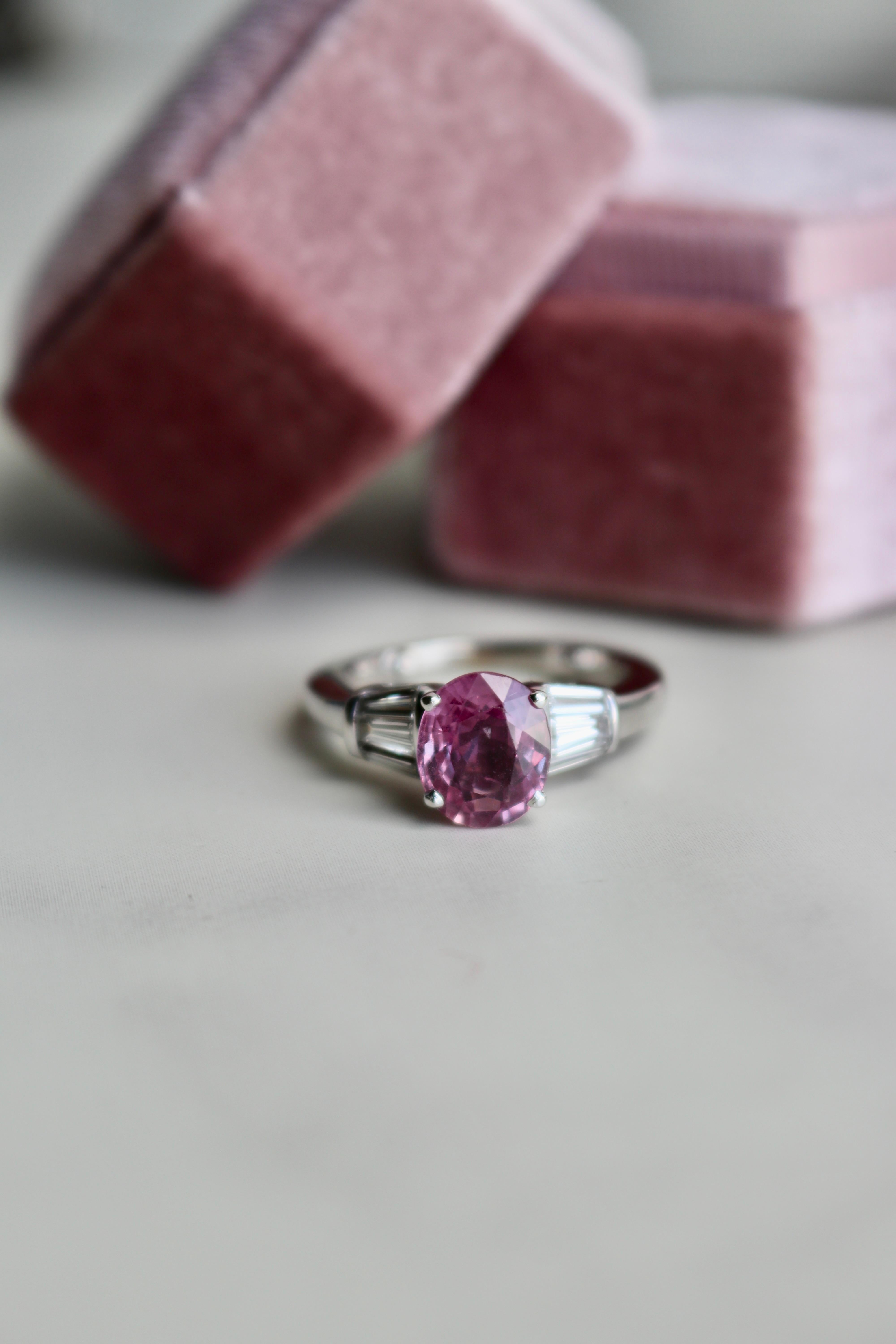 Women's or Men's Vintage Pink Sapphire Diamond 18k White Gold Ring For Sale