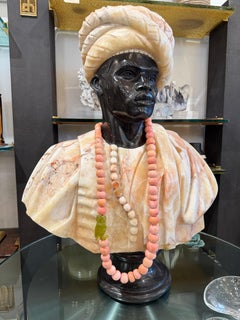 Collier vintage en corail éponge rose avec fermoir hibou en jade sculpté