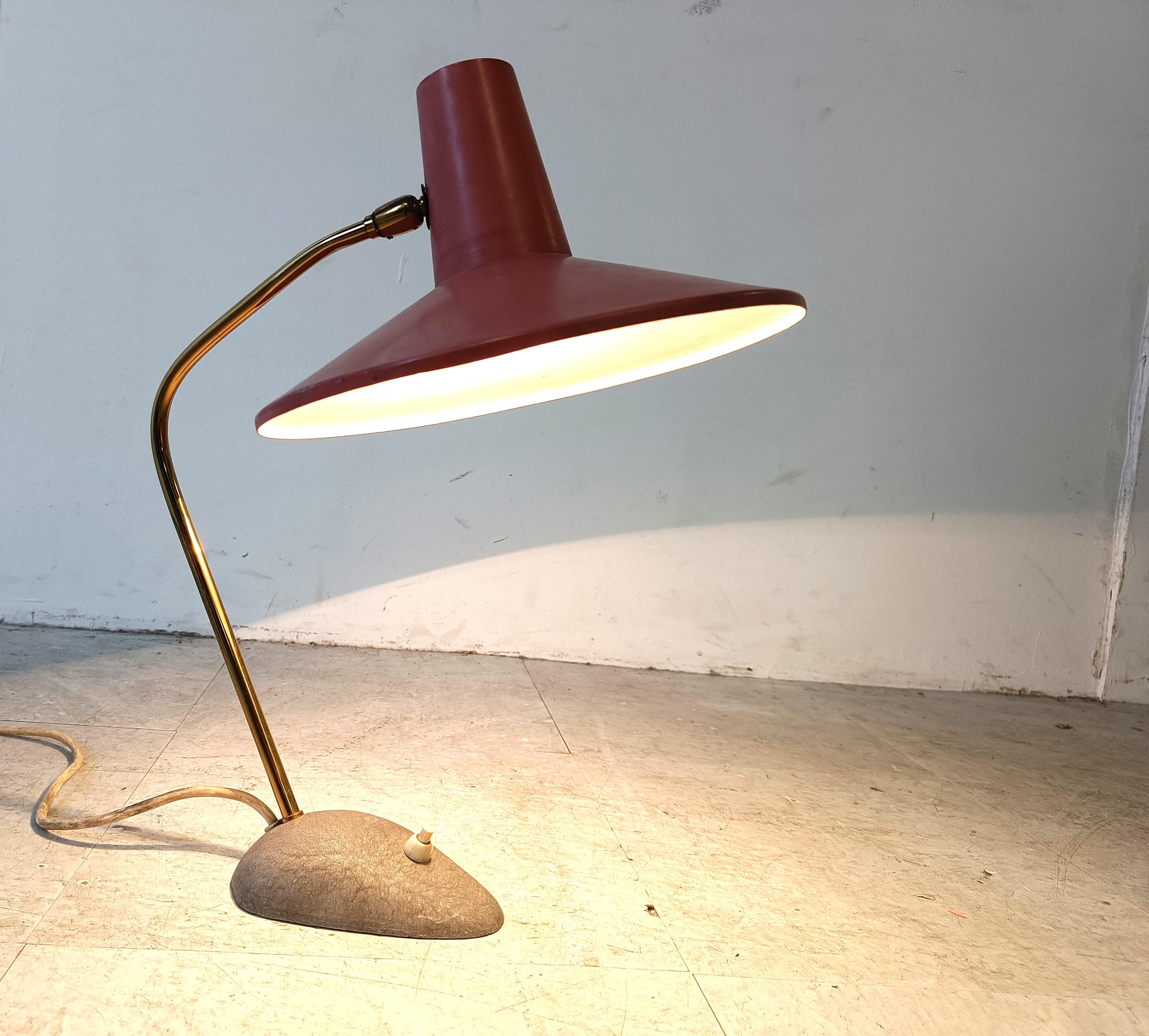 Lampada da tavolo rosa vintage, anni '50 3