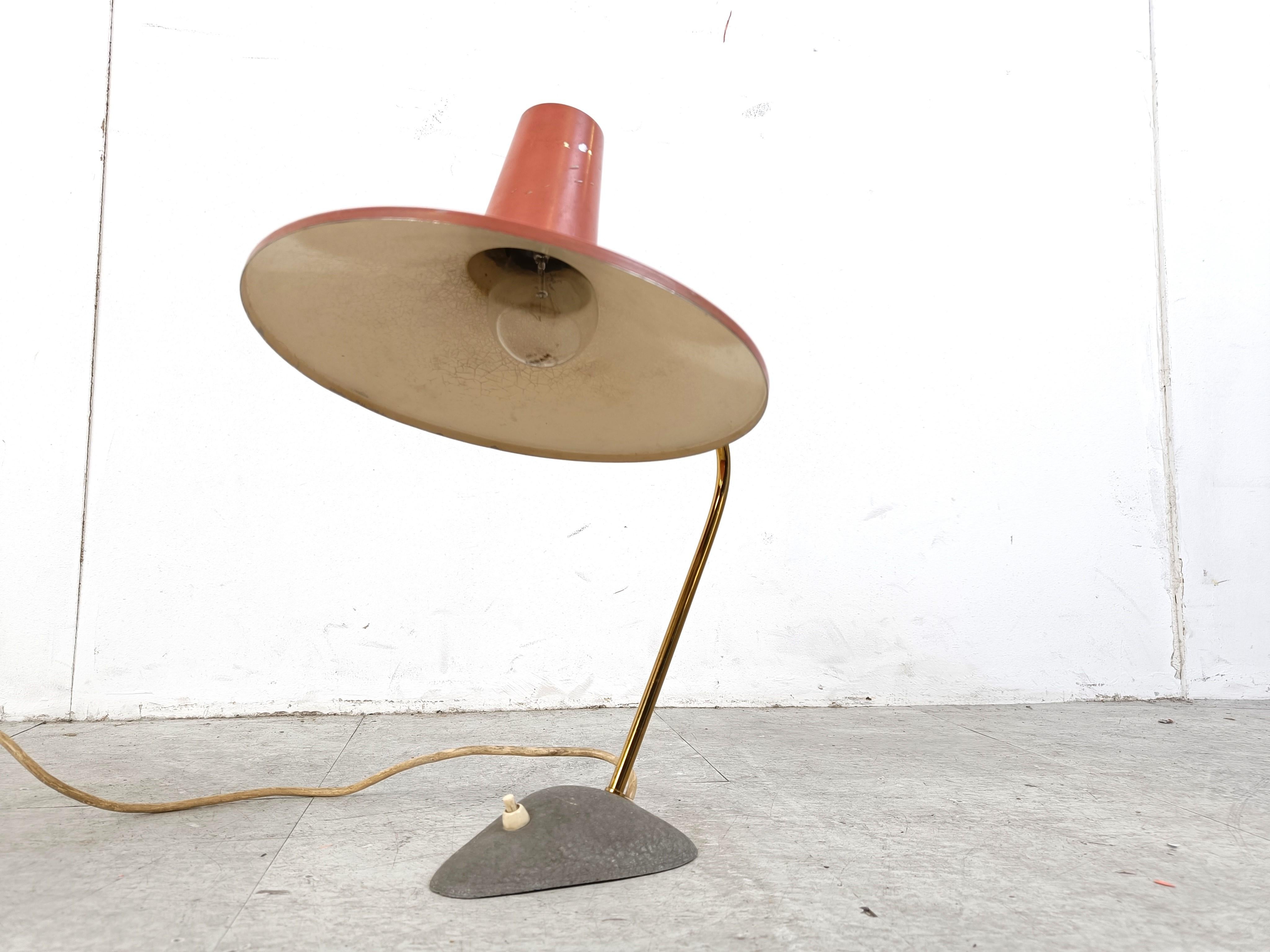 Metallo Lampada da tavolo rosa vintage, anni '50