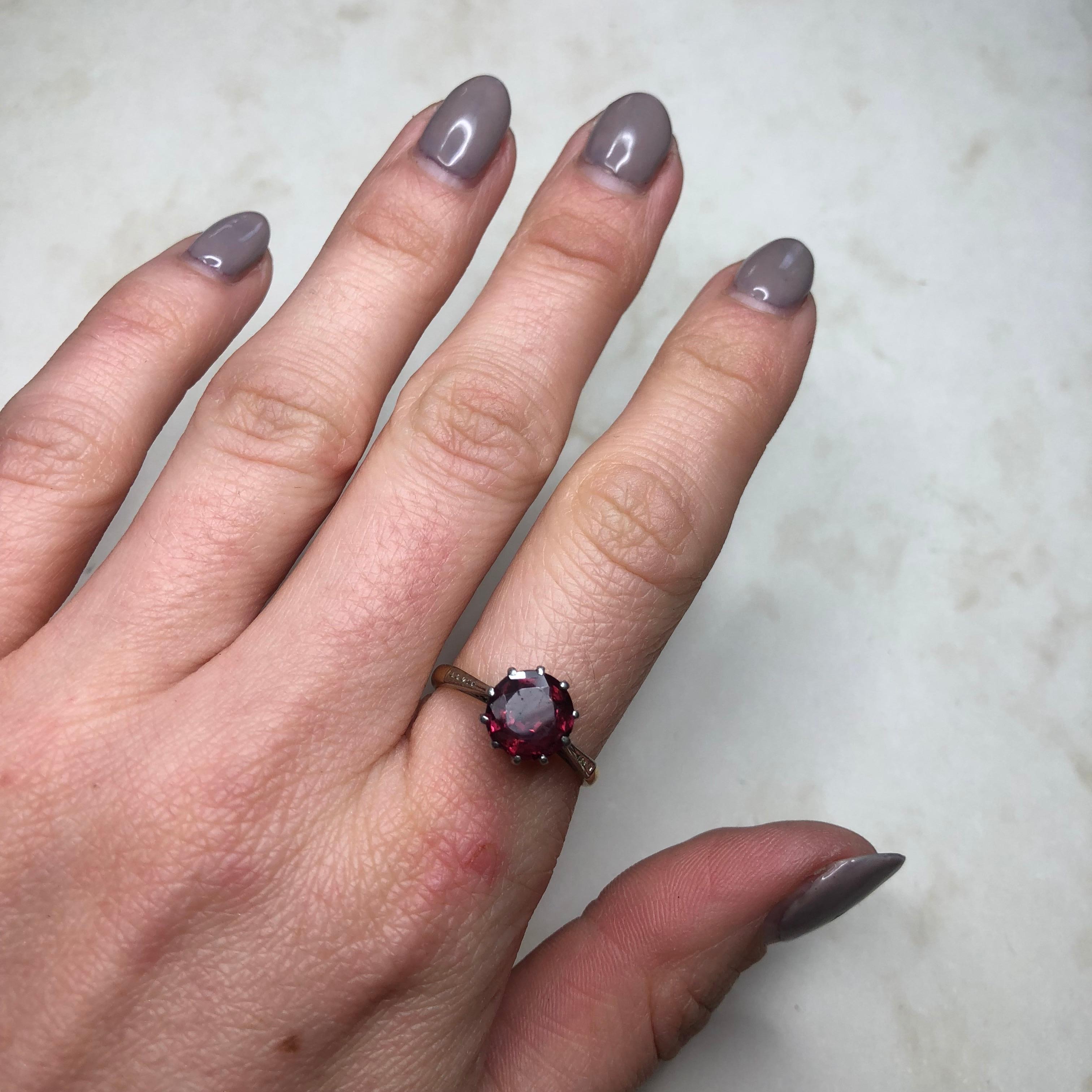 Vintage Pink Tourmaline and 18 Carat Gold Solitaire For Sale 1