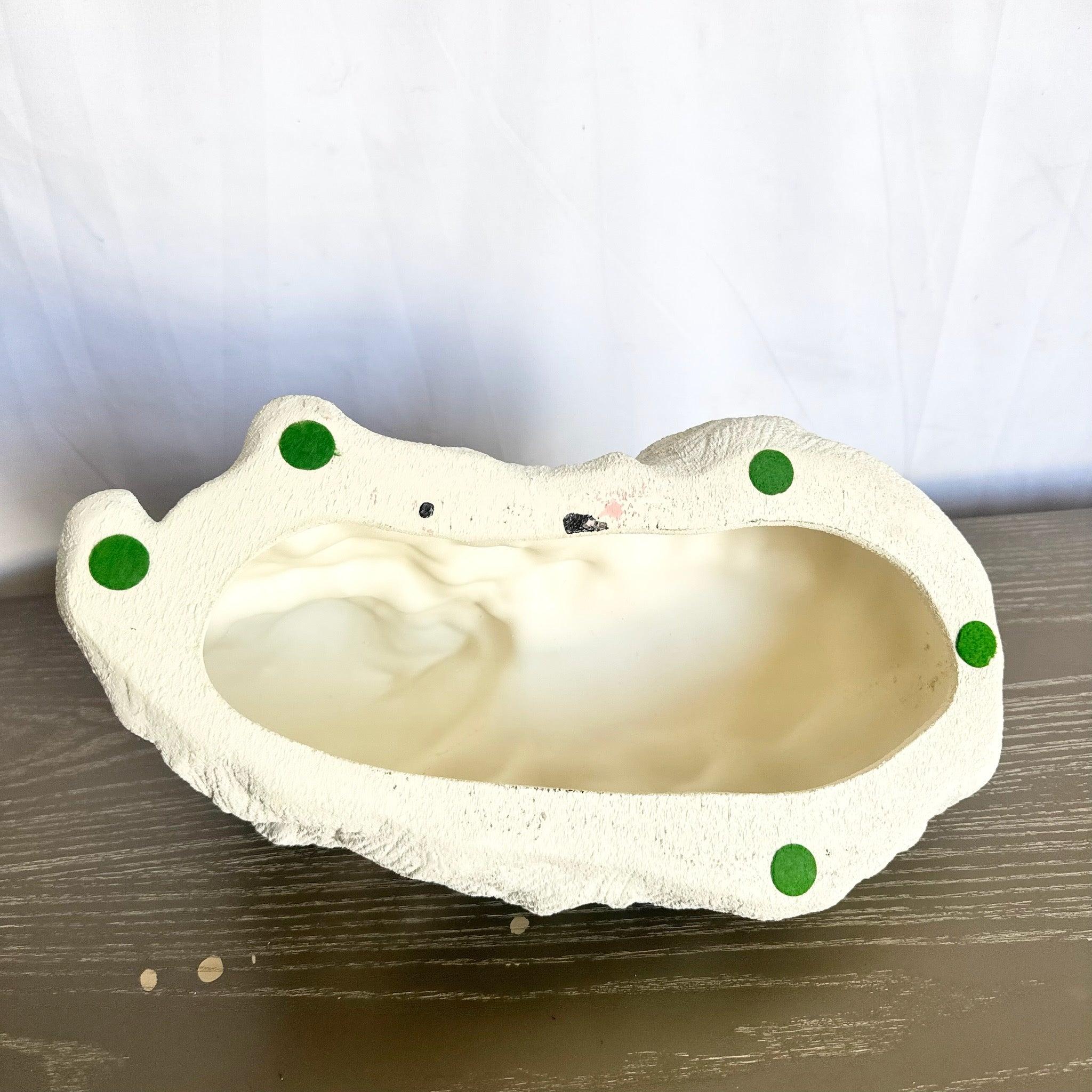 La sculpture vintage de chat rose blanc vert ajoute un charme pastel fantaisiste et une céramique élégante pour rehausser le décor de la maison avec une sophistication vintage.
 

 Nous vendons les articles tels qu'ils ont été acquis, sans les