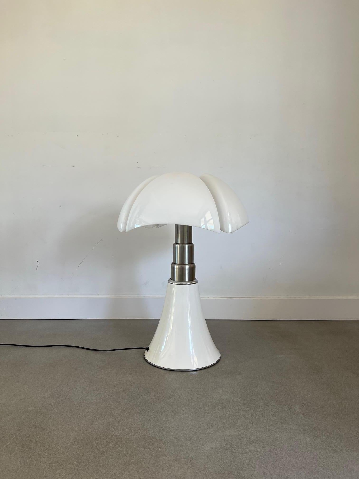 Pipistrello vintage 'Lámpara de mesa' Gae Aulenti / Martinelli Luce Probablemente años 70 Italiano