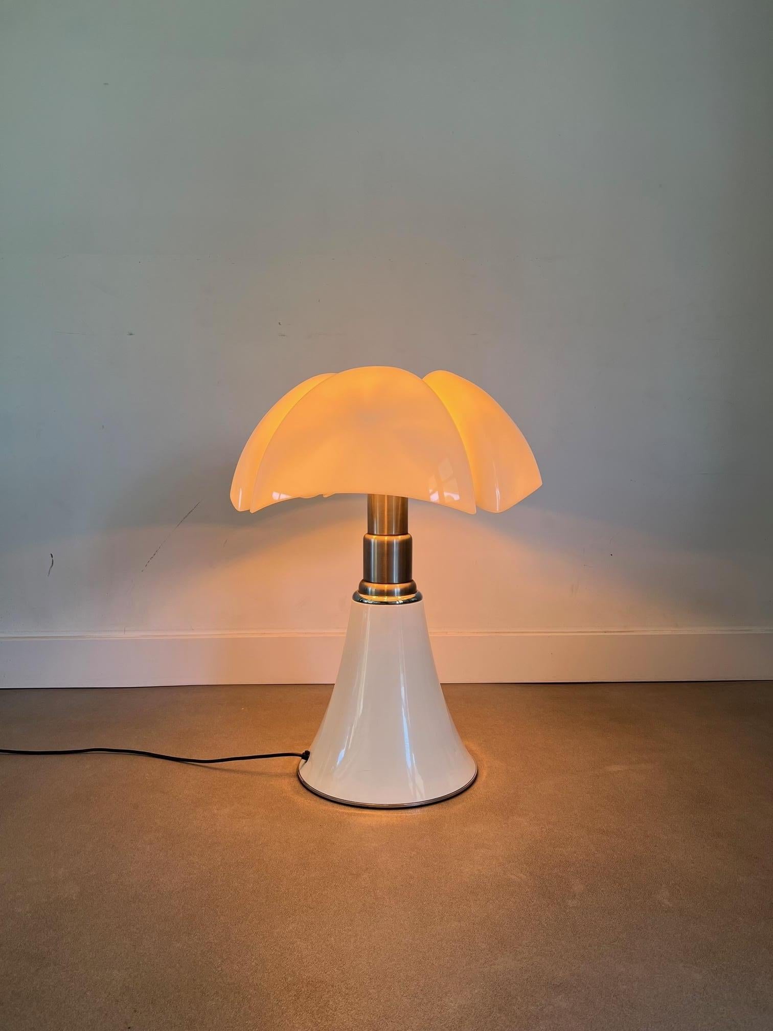 Pipistrello vintage 'Lámpara de mesa' Gae Aulenti / Martinelli Luce Probablemente años 70 Aluminio