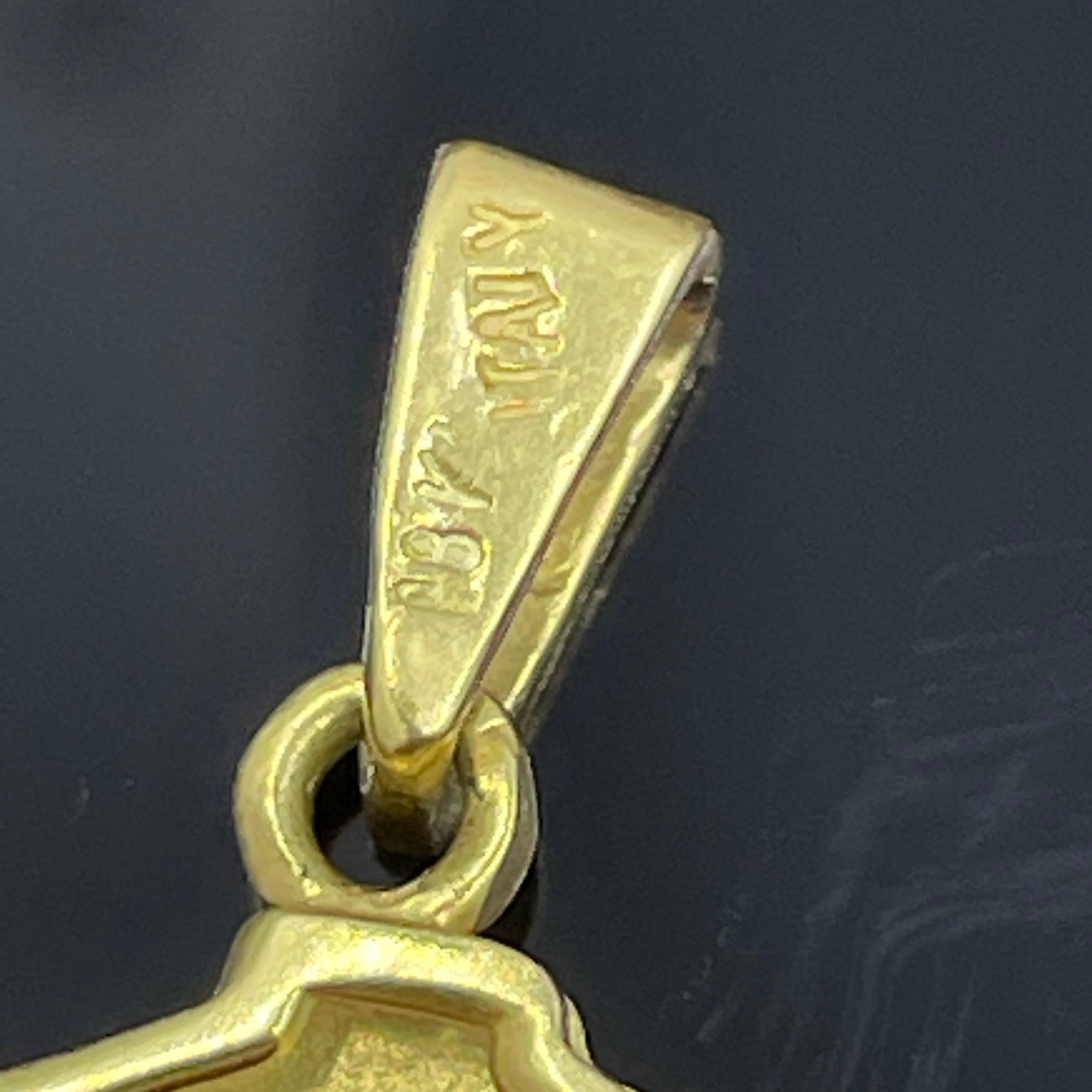 Taille simple Pendentif vintage Poissons en or jaune 18k et diamants - Italie en vente