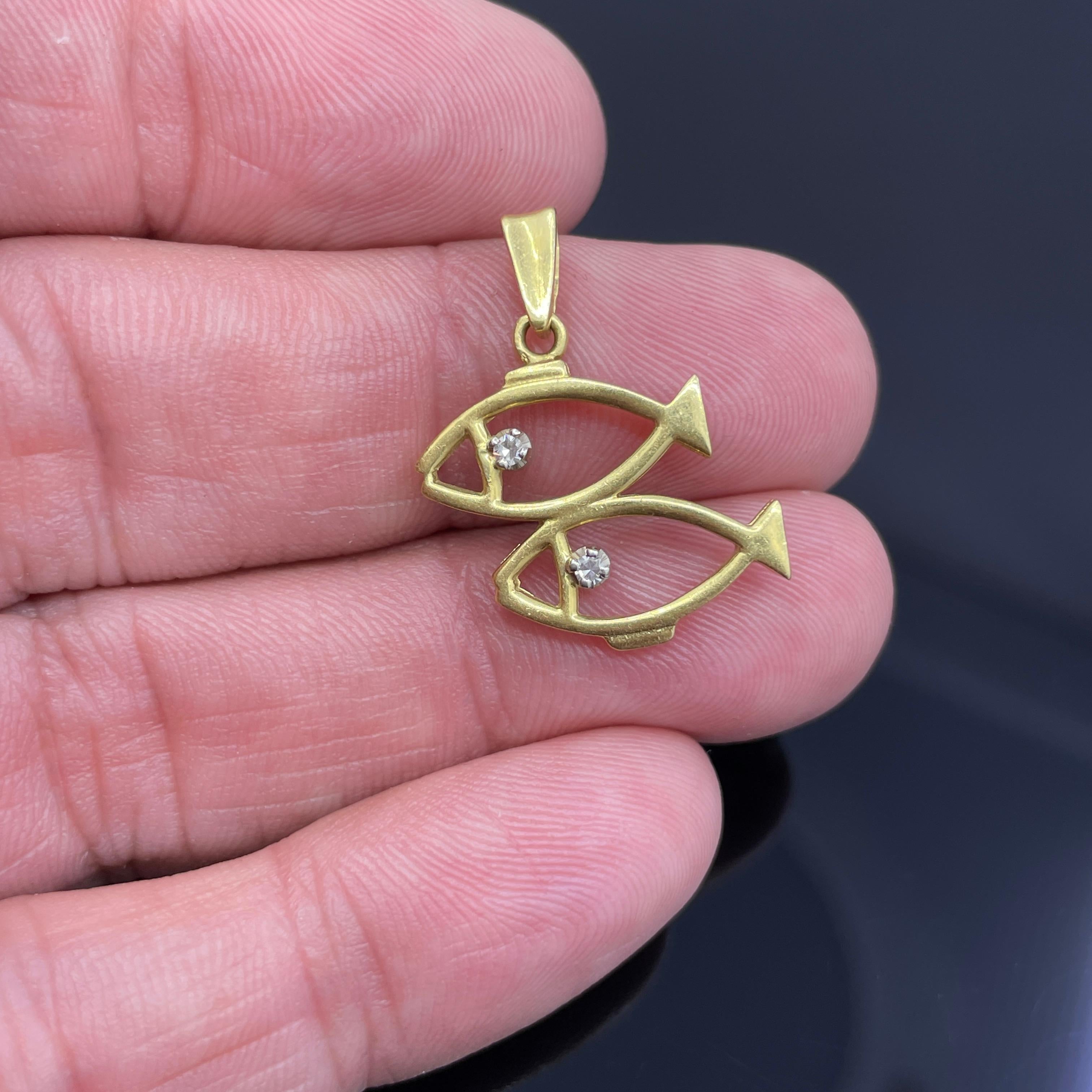 Pendentif vintage Poissons en or jaune 18k et diamants - Italie Unisexe en vente