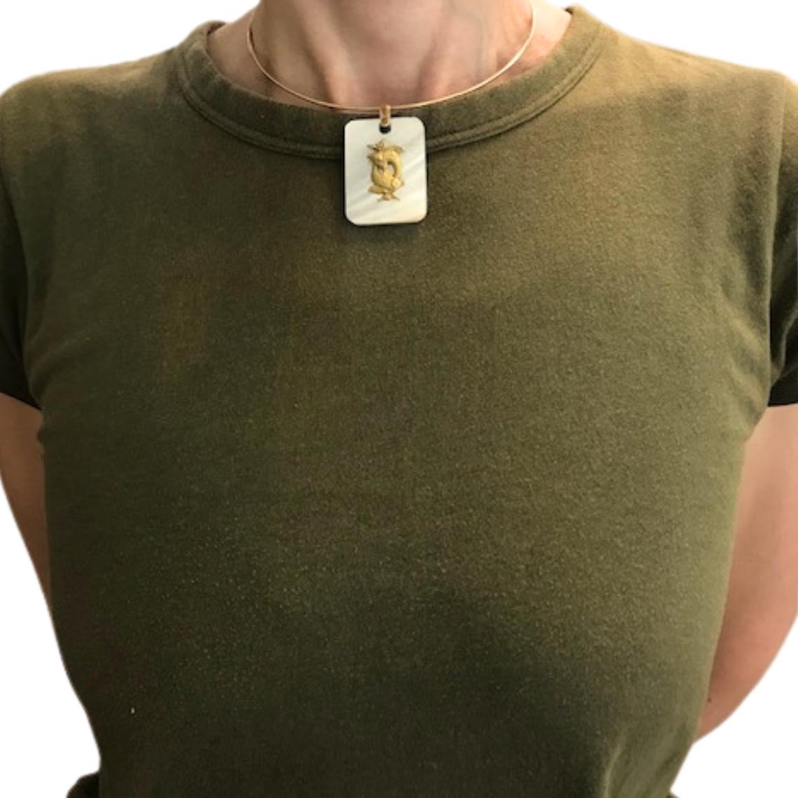 Ciondolo Pesci d'epoca in oro 18k MOP Collana in oro 14k in vendita 9