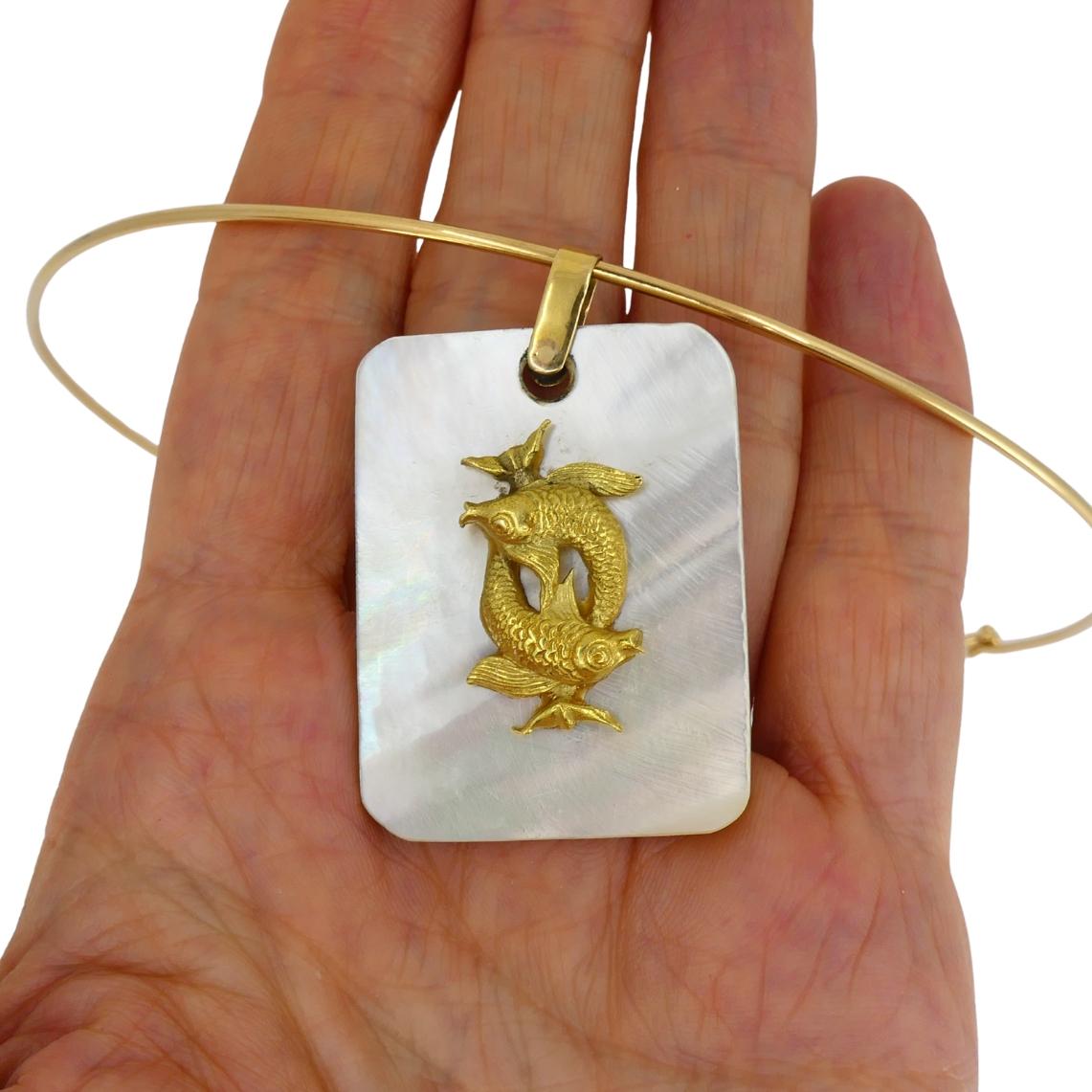Ciondolo Pesci d'epoca in oro 18k MOP Collana in oro 14k in vendita 4