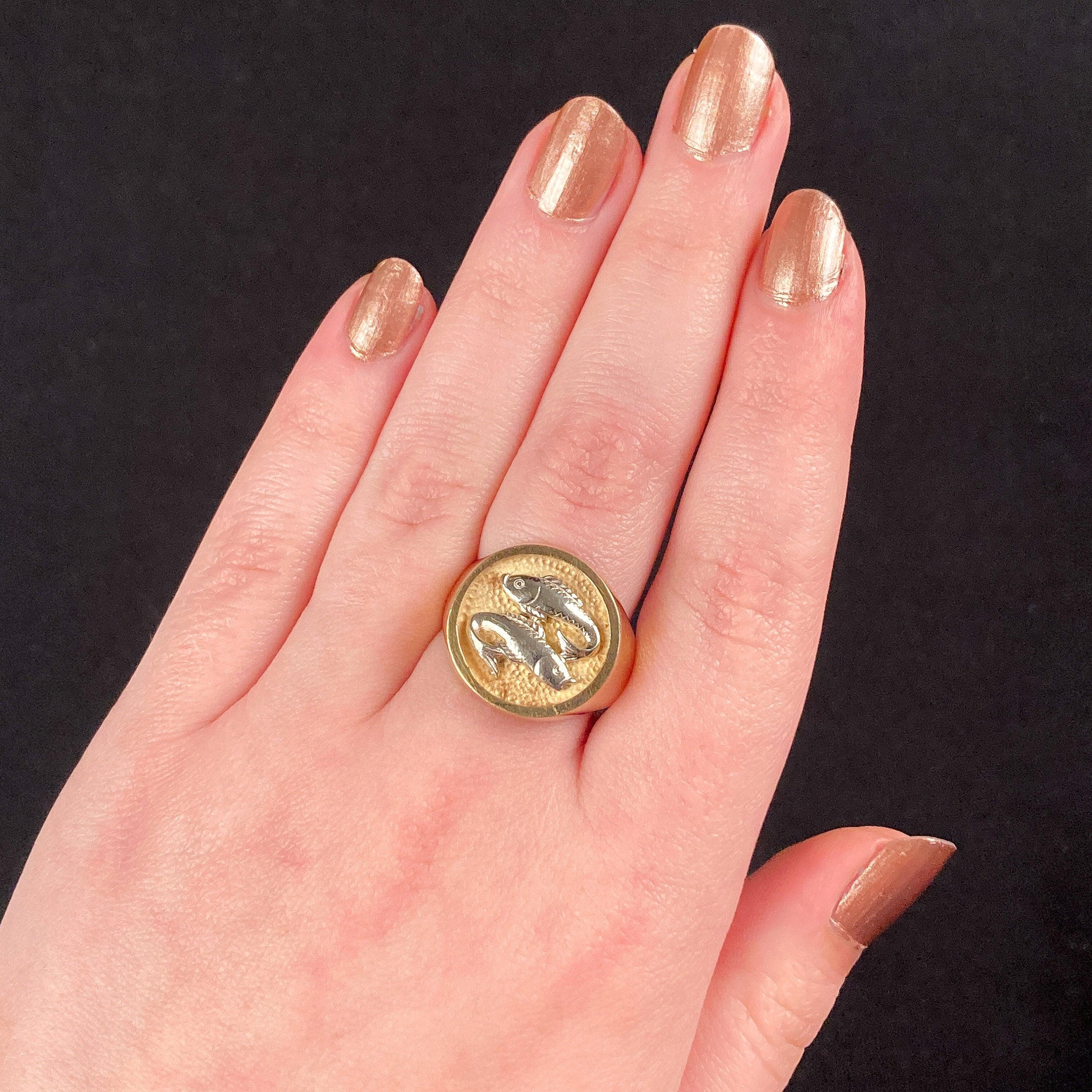 Bague vintage poissons en or jaune et blanc 14 carats en vente 1
