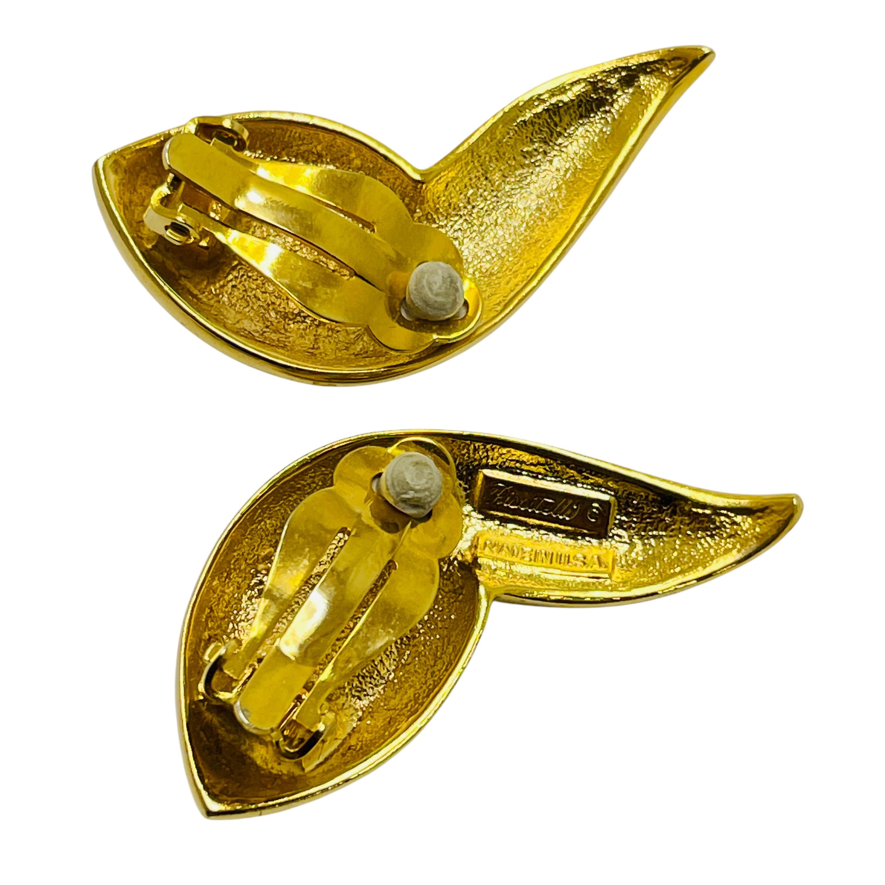 Vintage PISCITELLI gold tone amethyst glass designer runway clip on earrings In Good Condition For Sale In Palos Hills, IL