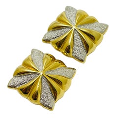 Pendientes vintage de clip de diseño masivo en tono dorado y plateado firmados por PISCITELLI