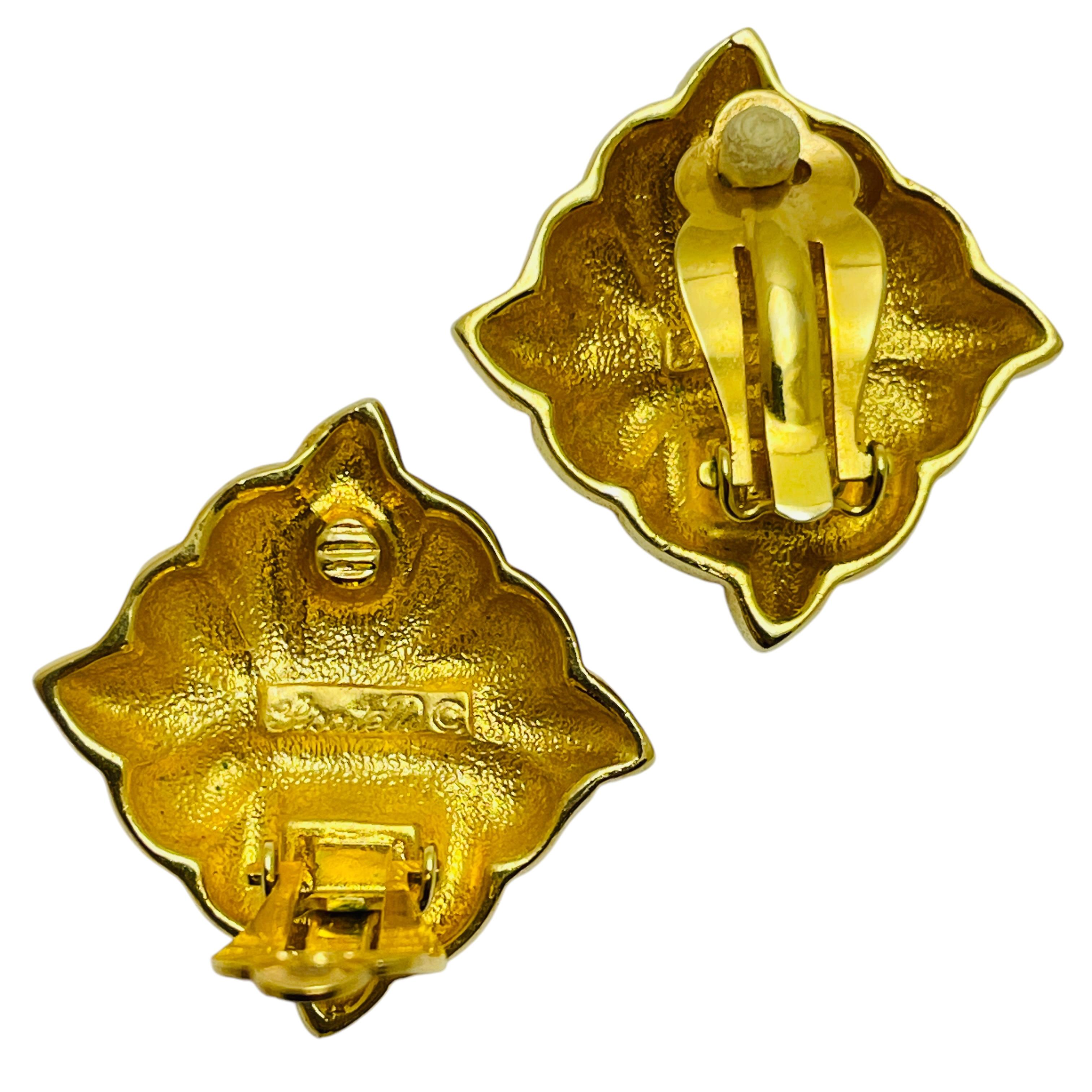 Vintage PISCITELLI signed gold and silver tone massive designer clip on earrings In Good Condition For Sale In Palos Hills, IL