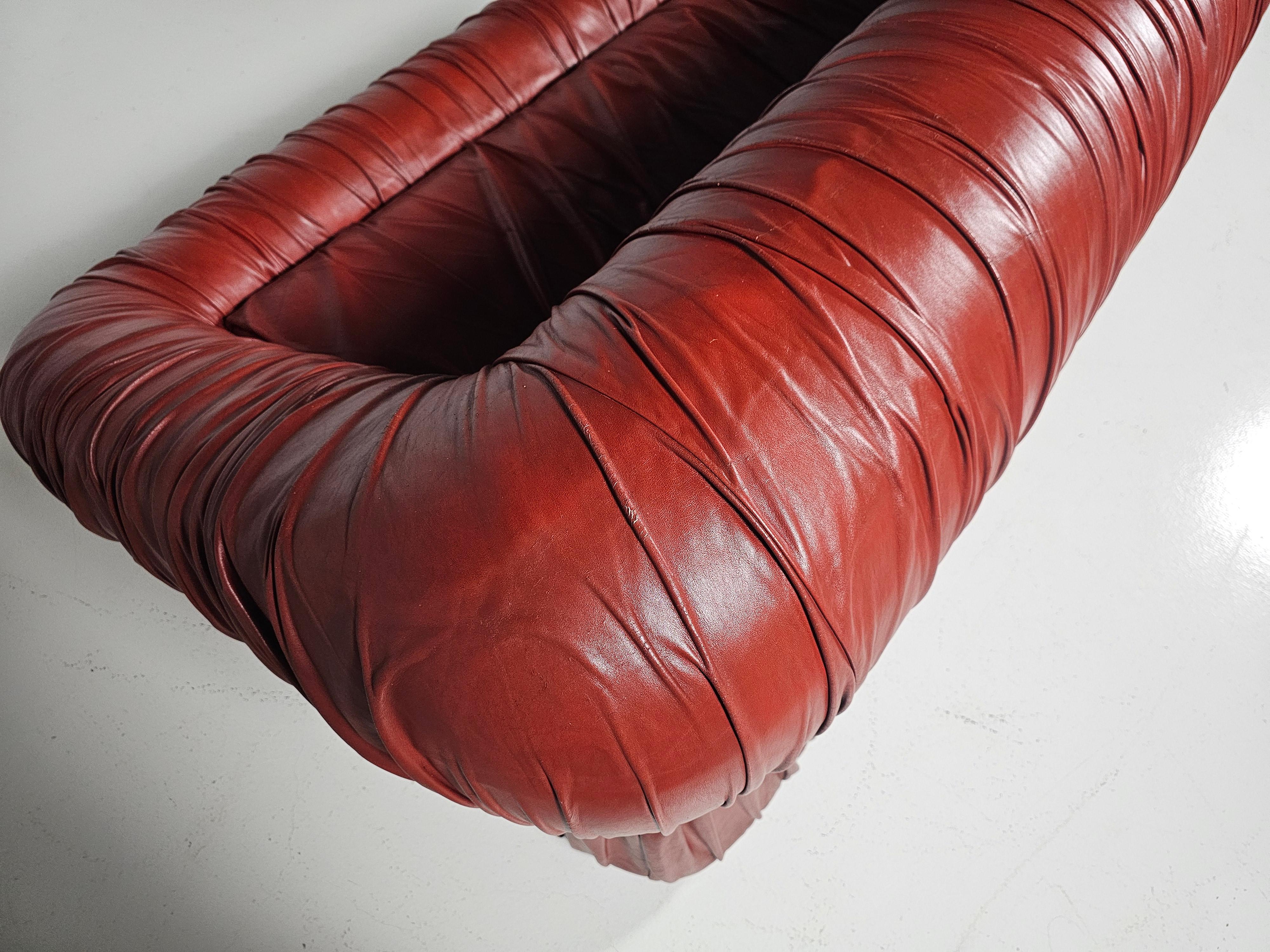 Burgunderrotes Sofa „Piumino“  De Pas, D'Urbino und Lomazzi für Dall'Oca, 1970er-Jahre im Angebot 3